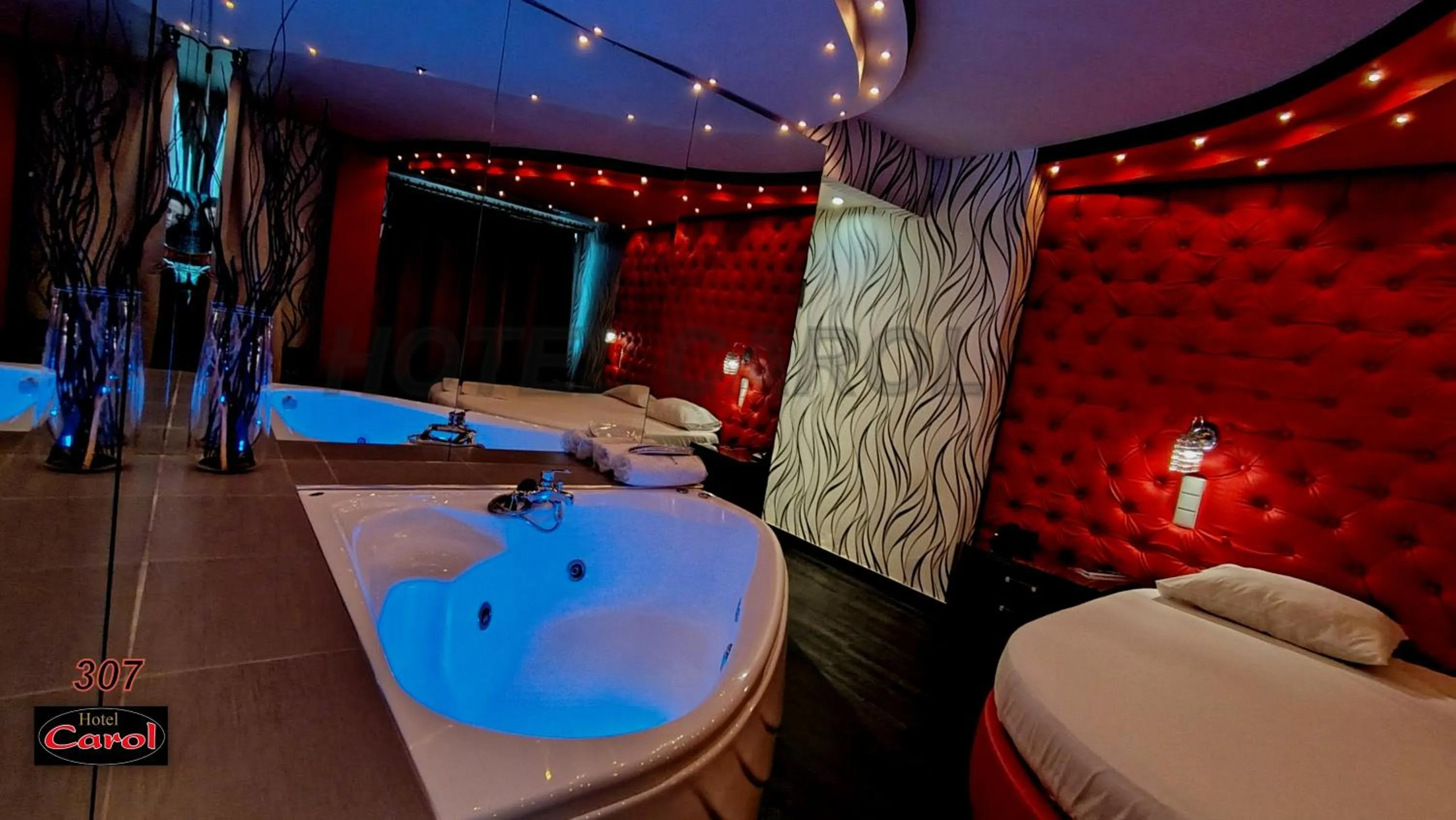 Hot Tub in Carol Hotel