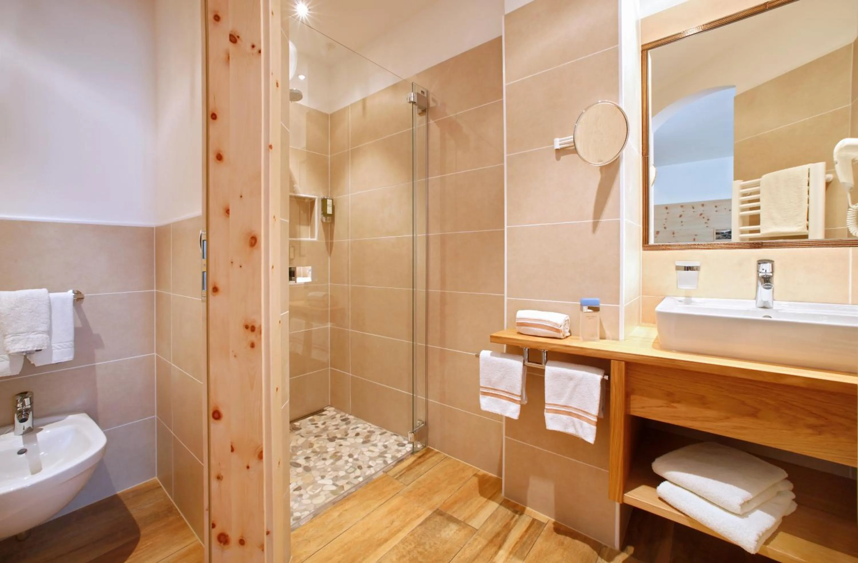 Shower in Hotel Edda