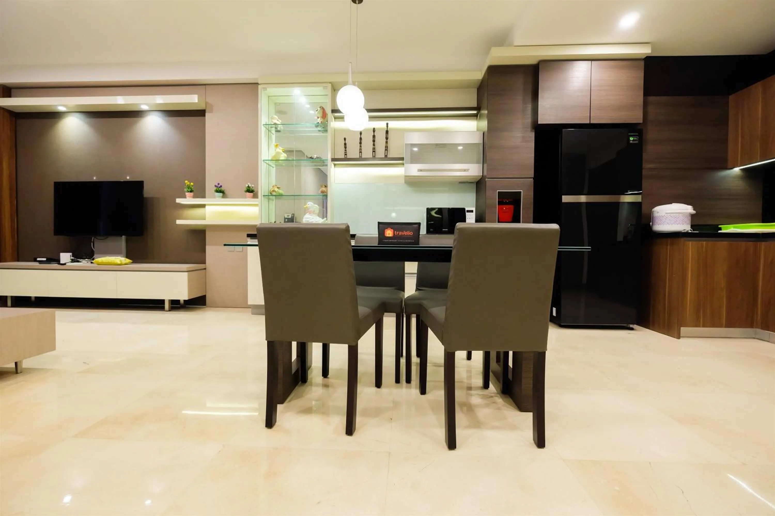 Dining area in Modern Elegant Design 2BR L'Avenue Apartment By Travelio