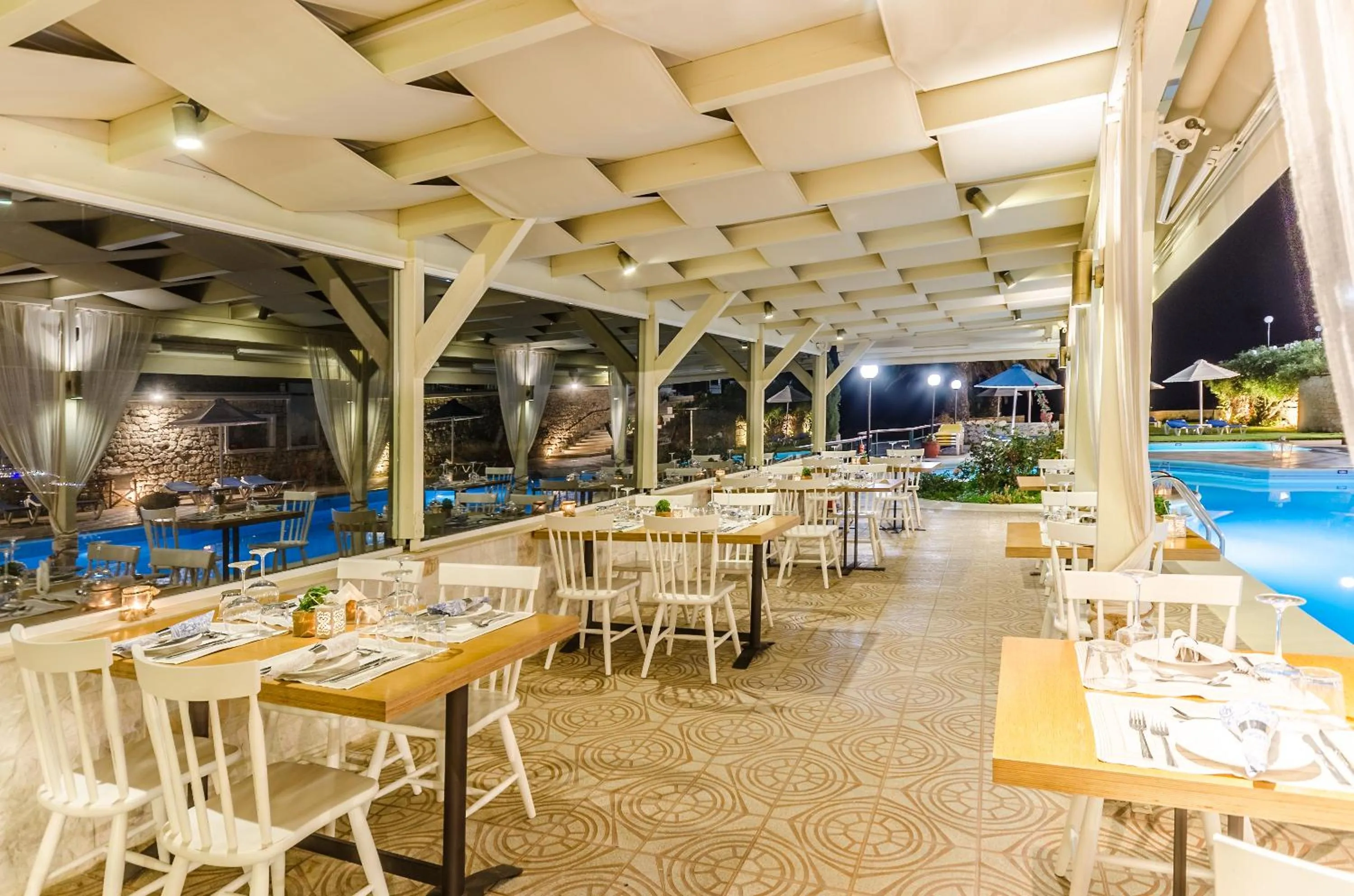 Restaurant/places to eat in Pela Mare Hotel