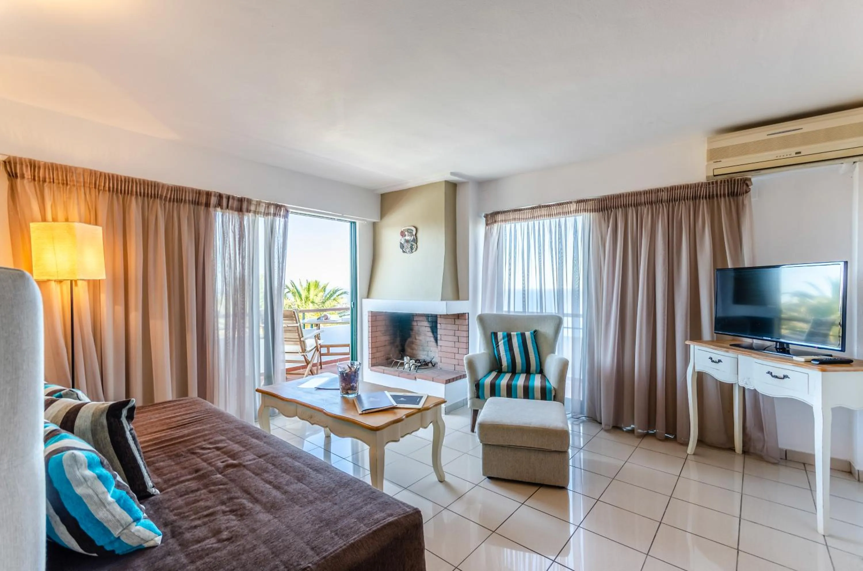 TV and multimedia in Pela Mare Hotel