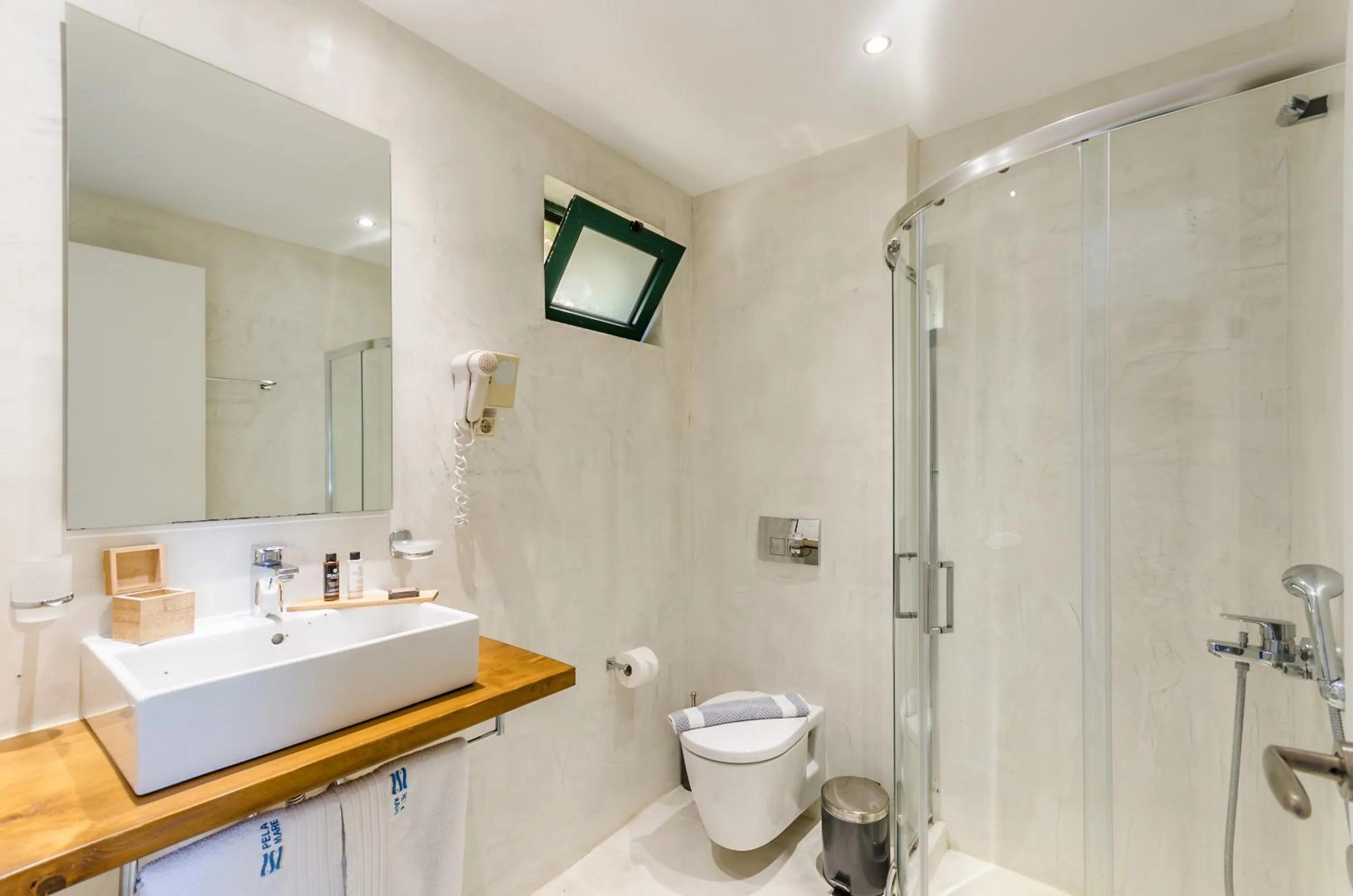 Shower in Pela Mare Hotel