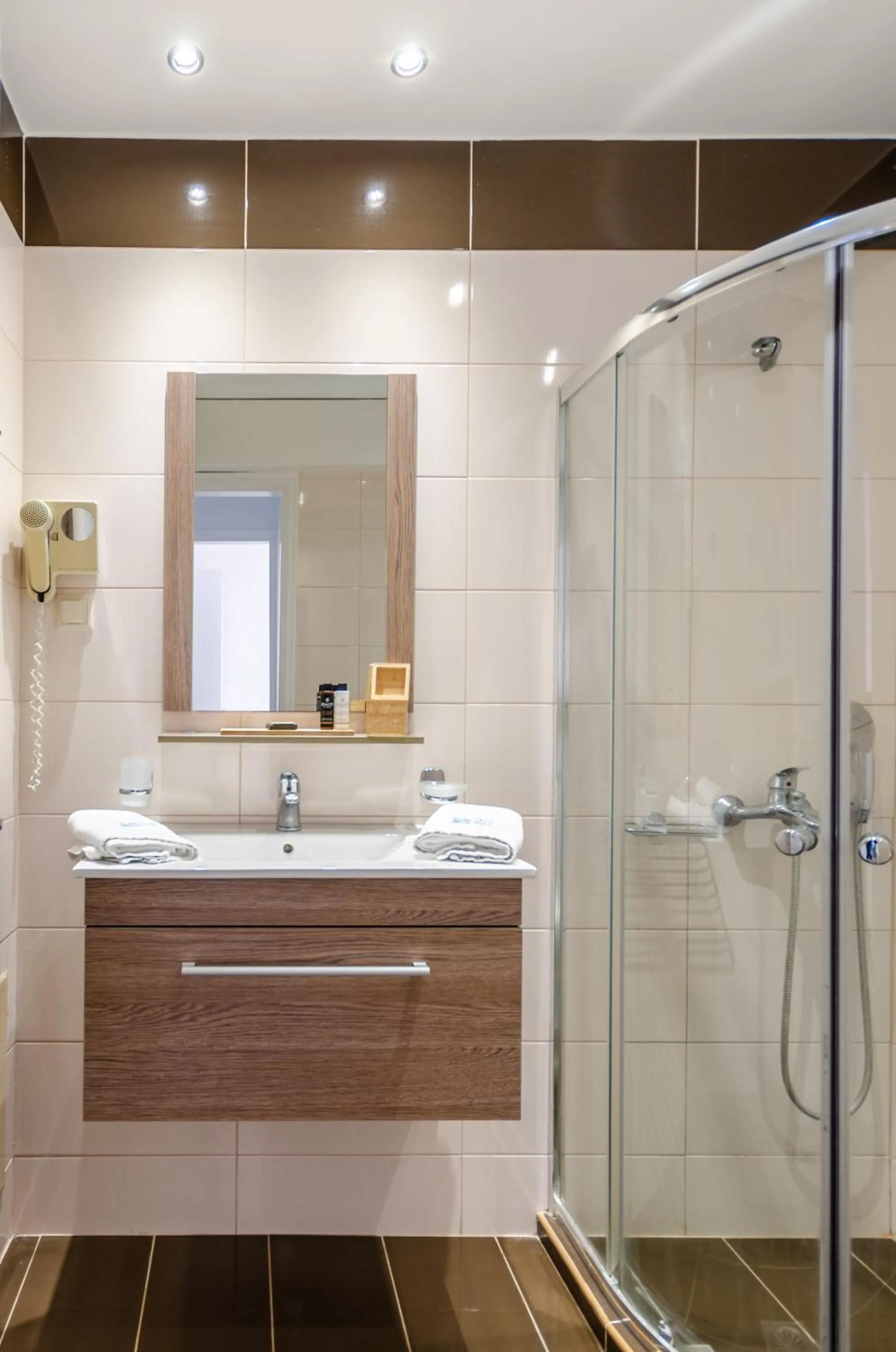 Shower in Pela Mare Hotel