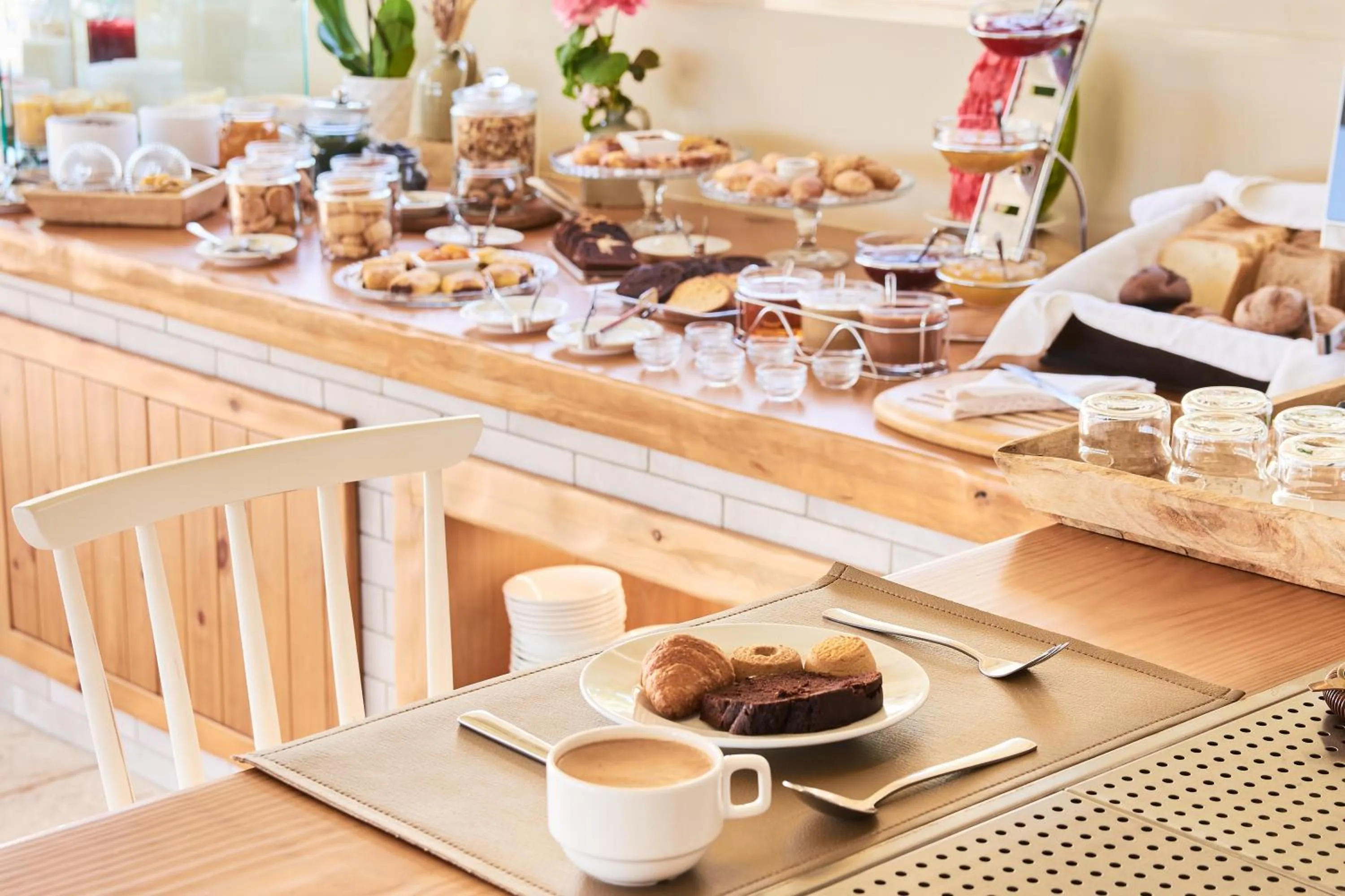 Restaurant/places to eat in Pela Mare Hotel