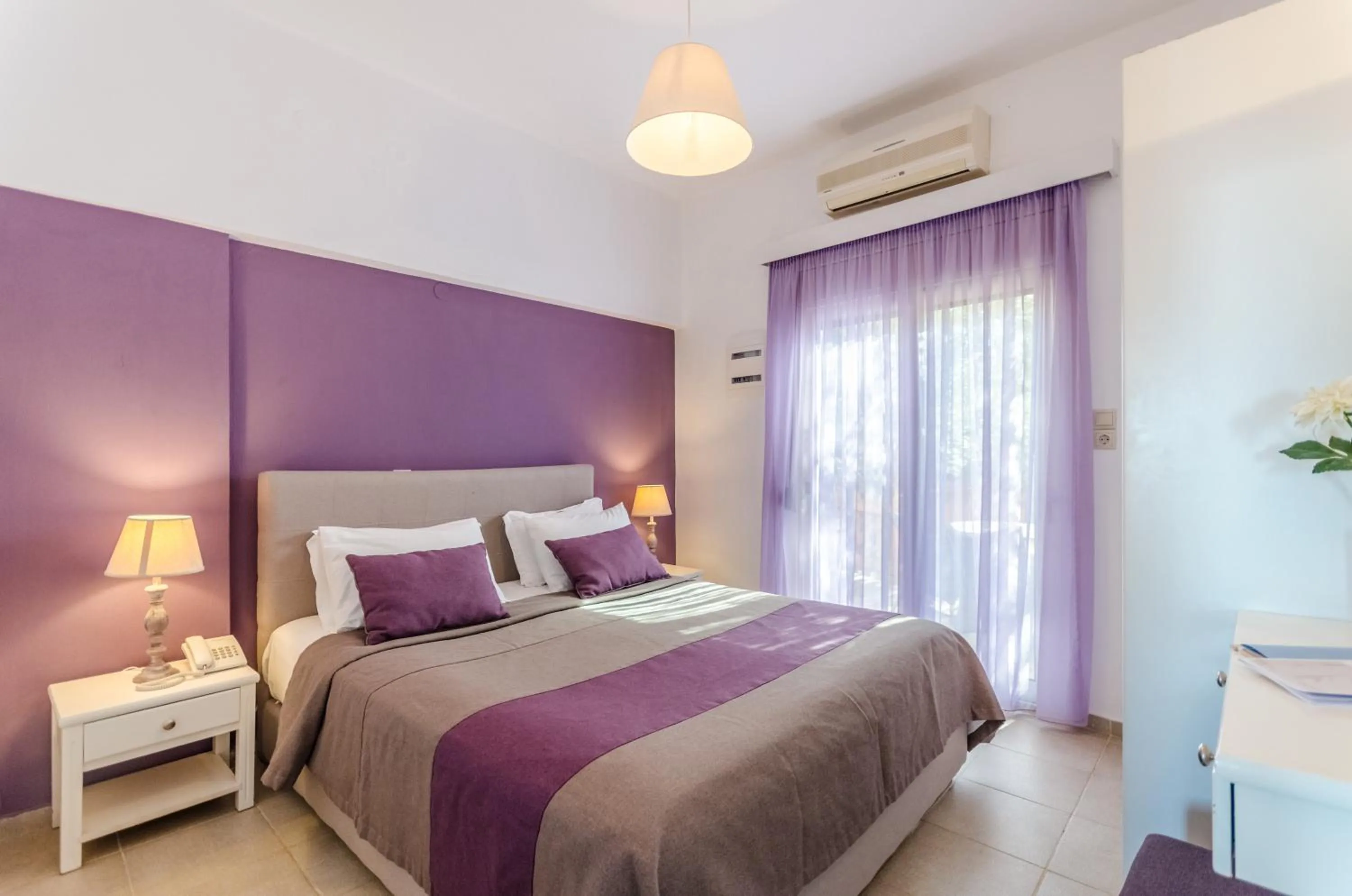 Bed in Pela Mare Hotel