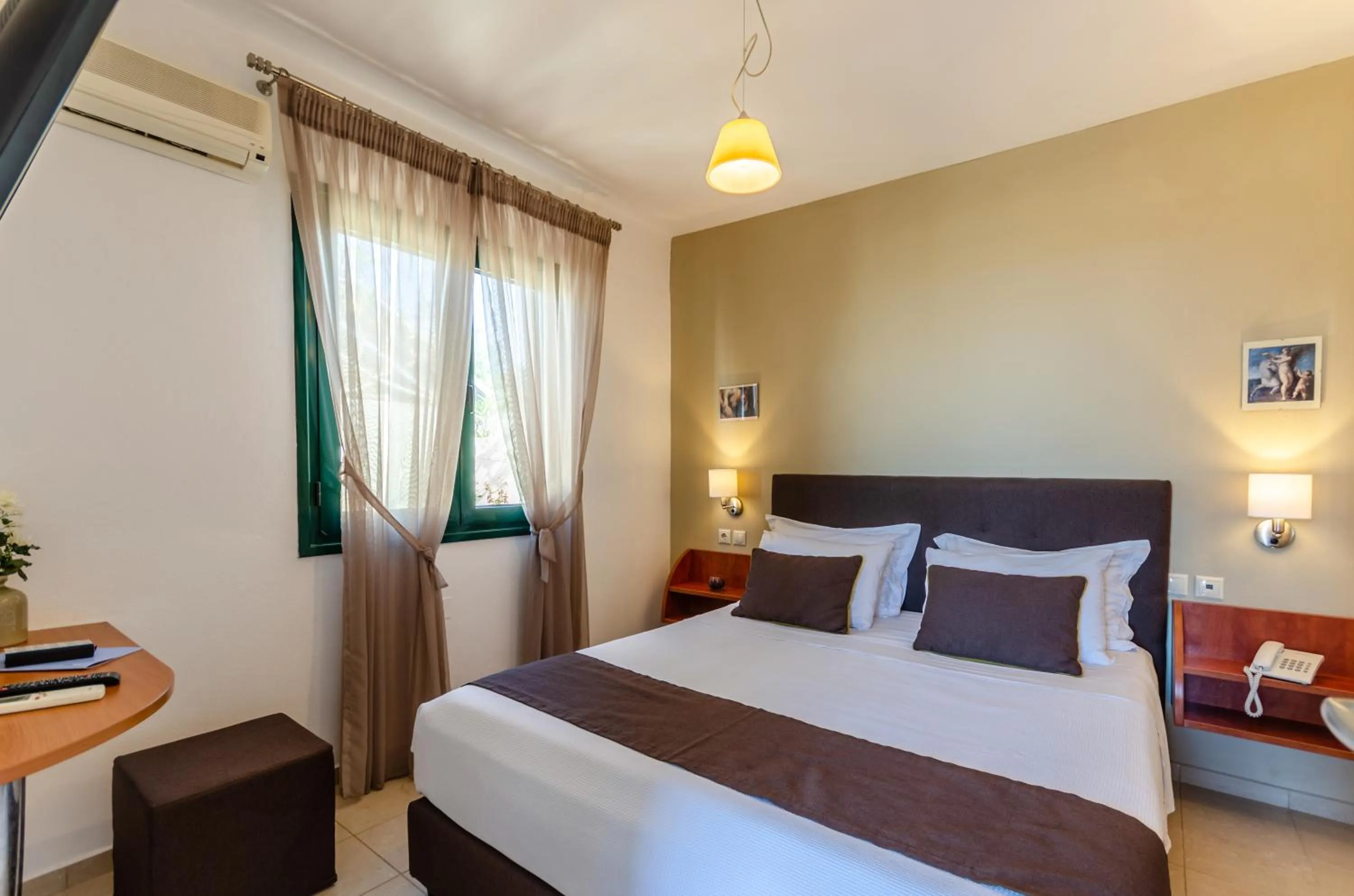 Bed in Pela Mare Hotel