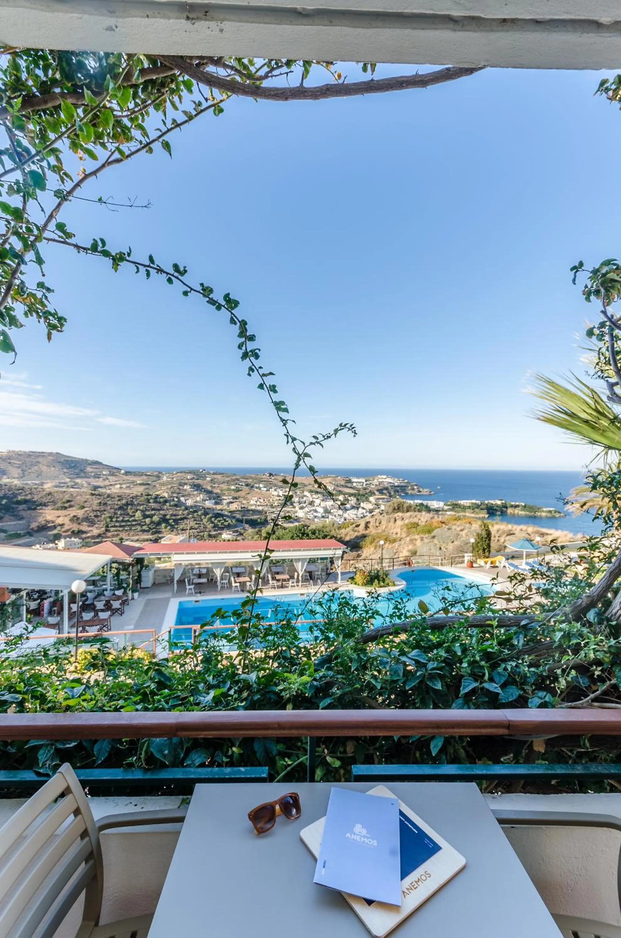 Garden in Pela Mare Hotel
