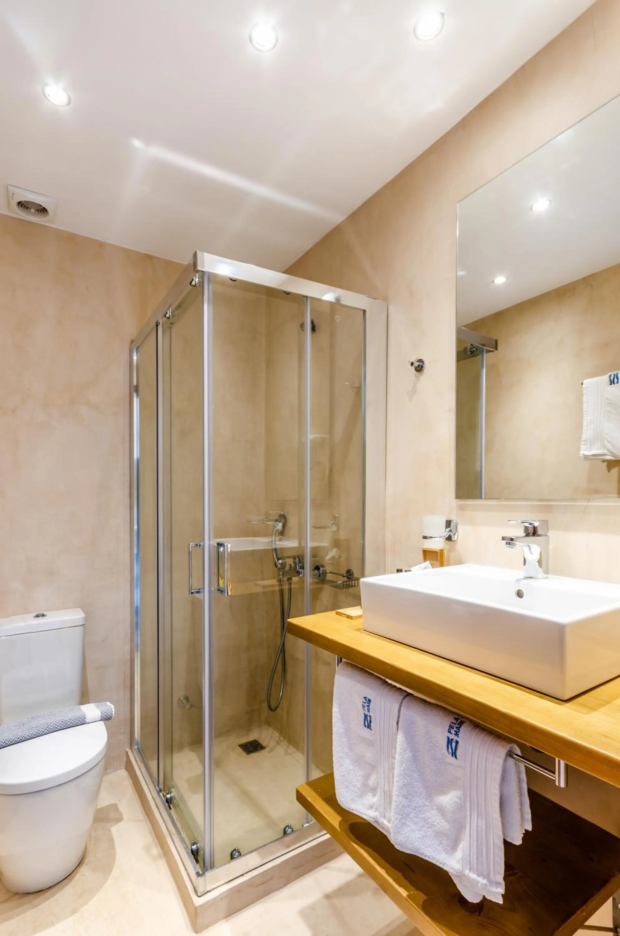 Shower in Pela Mare Hotel