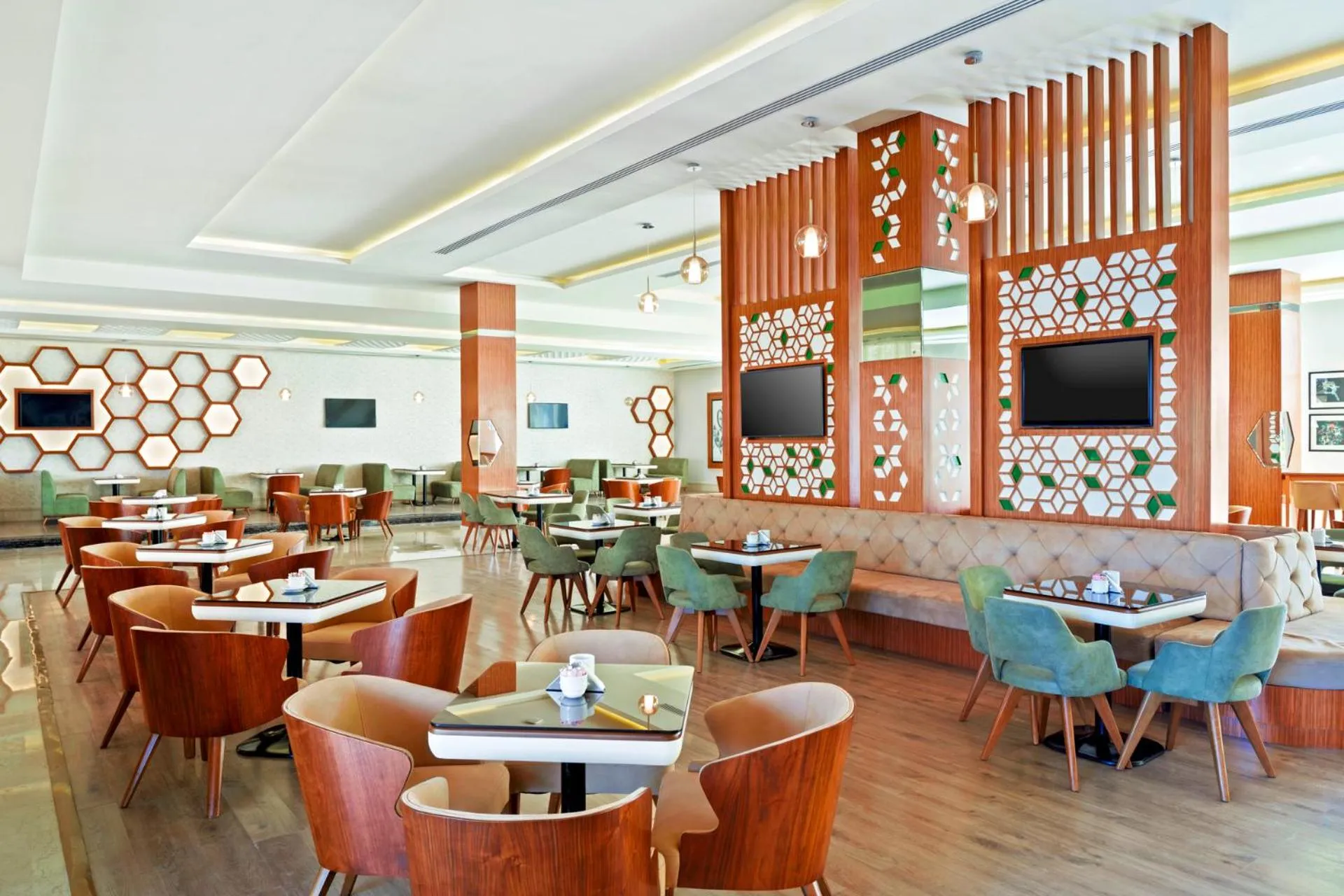 Lounge or bar, Restaurant/Places to Eat in Pickalbatros Sea World Resort - Marsa Alam