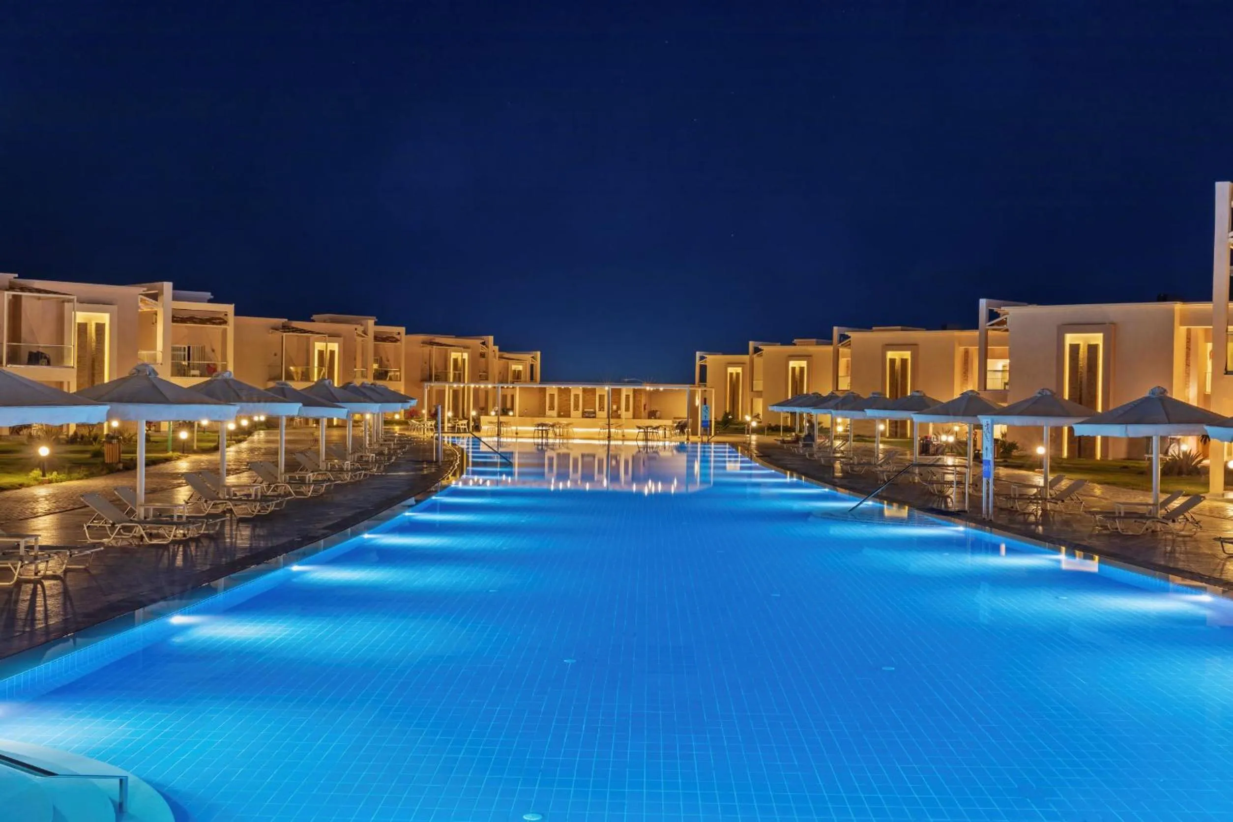 Property building, Swimming Pool in Pickalbatros Sea World Resort - Marsa Alam