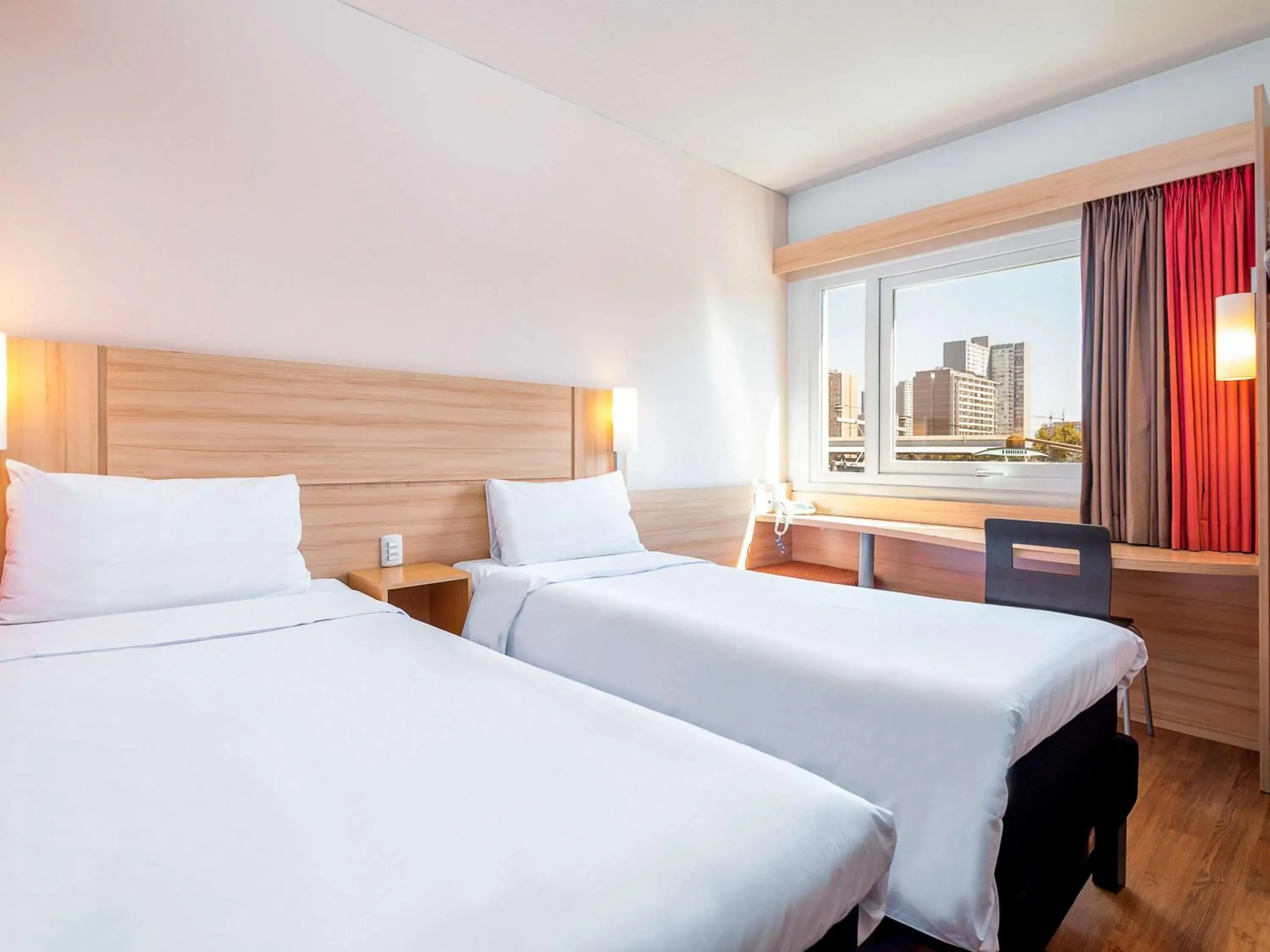 Standard Twin Room in ibis Santiago Estacion Central Standard Twin Room in ibis Santiago Estacion Central