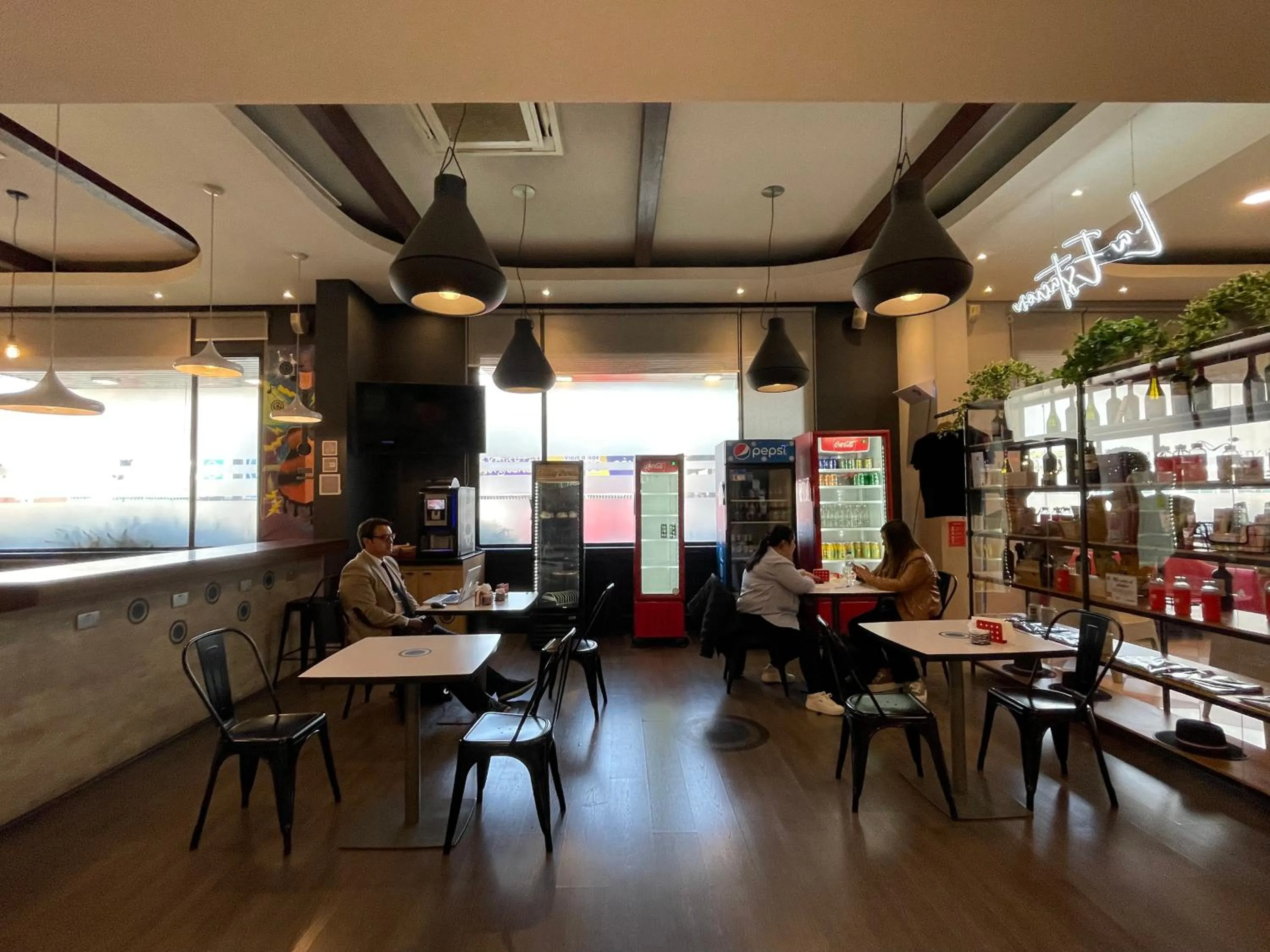 Restaurant/places to eat in ibis Santiago Estacion Central