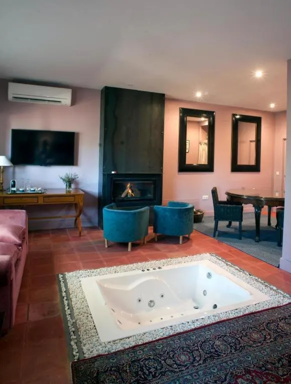 Hot Tub in Hotel Boutique Pinar by Bossh! Hotels