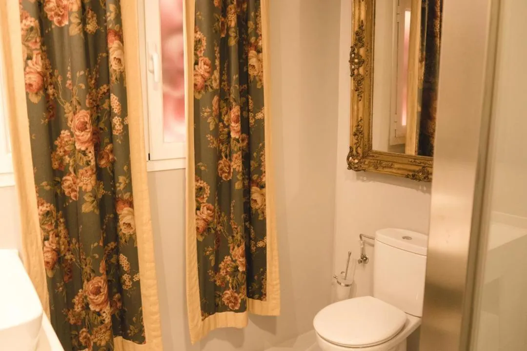 Toilet in Hotel Boutique Pinar by Bossh! Hotels