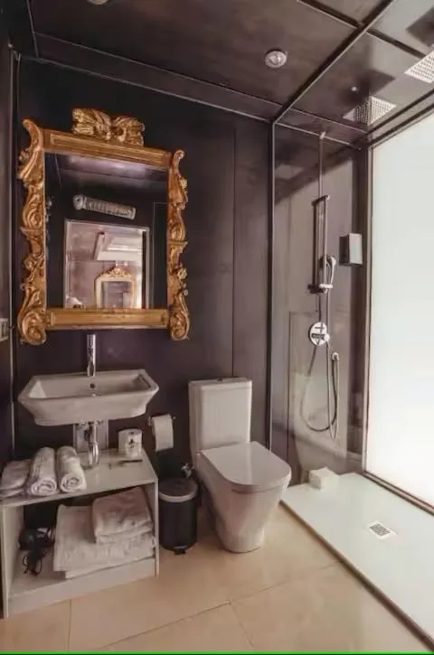 Shower in Hotel Boutique Pinar by Bossh! Hotels