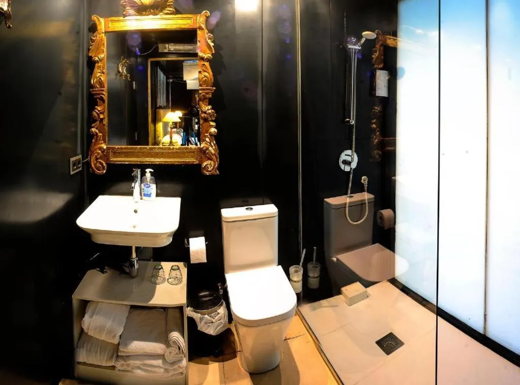 Shower in Hotel Boutique Pinar by Bossh! Hotels