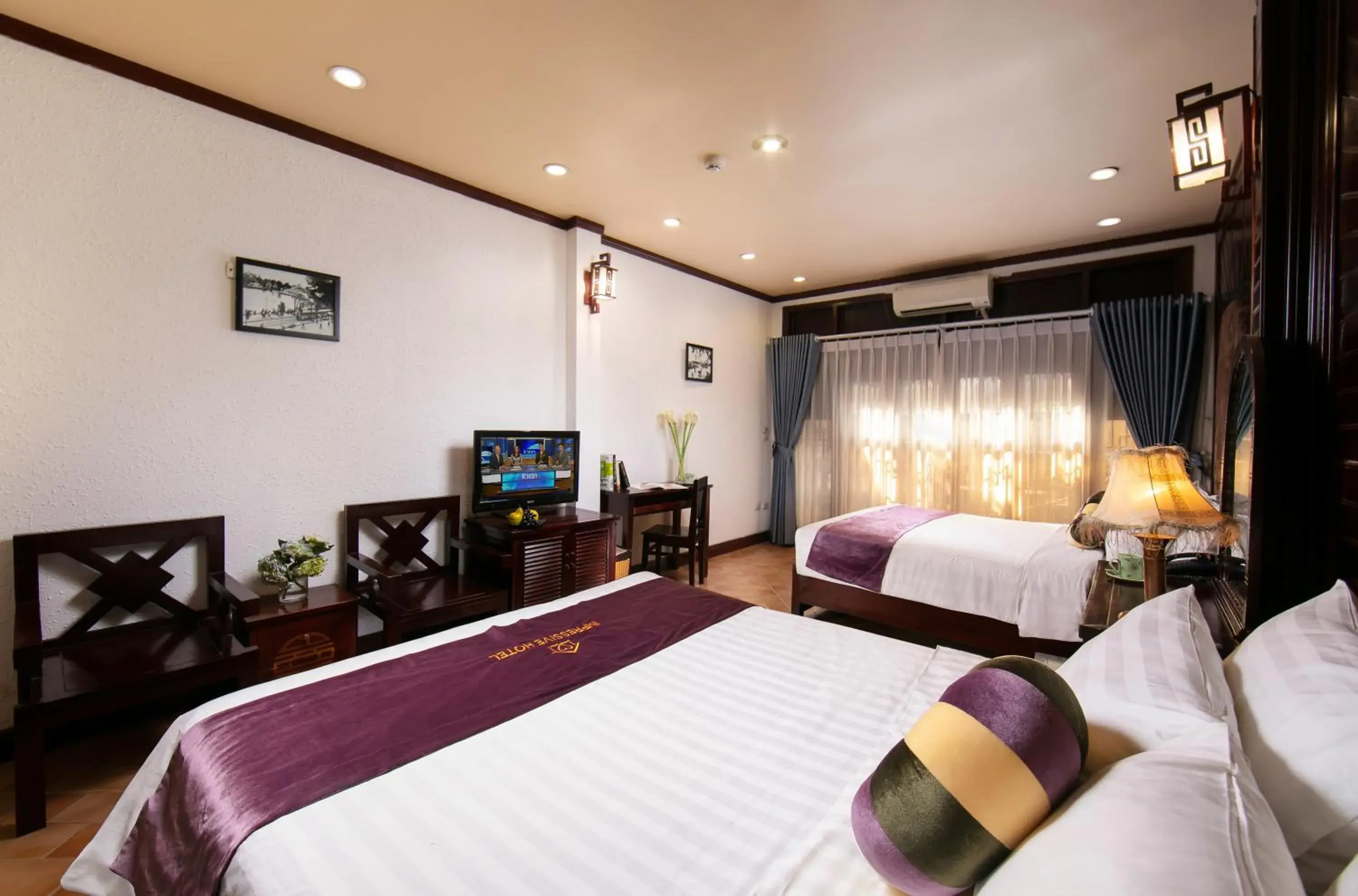 Family Room with Bath in Impressive Boutique Hotel Family Room with Bath in Impressive Boutique Hotel