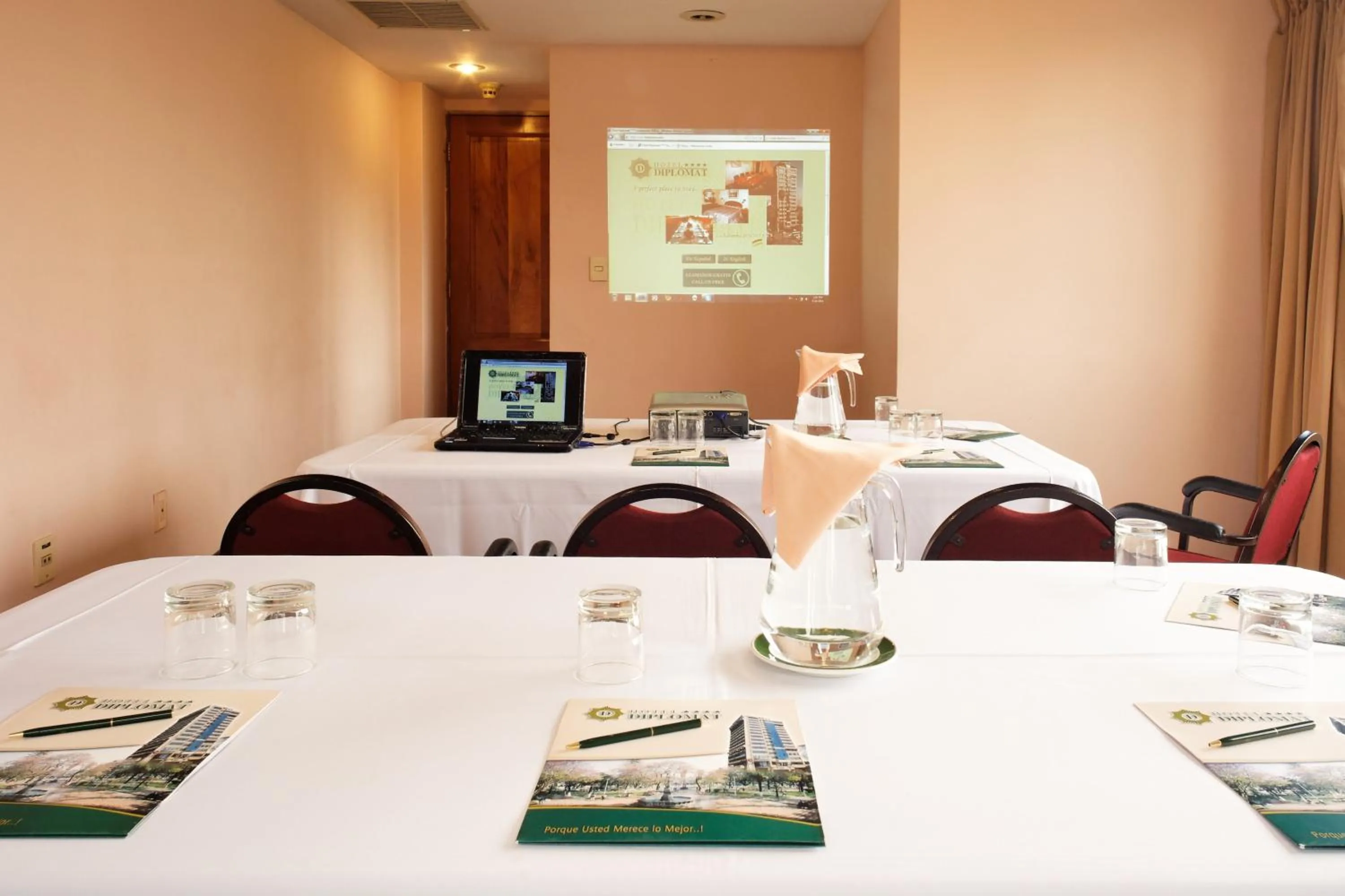 Business facilities in Hotel Diplomat