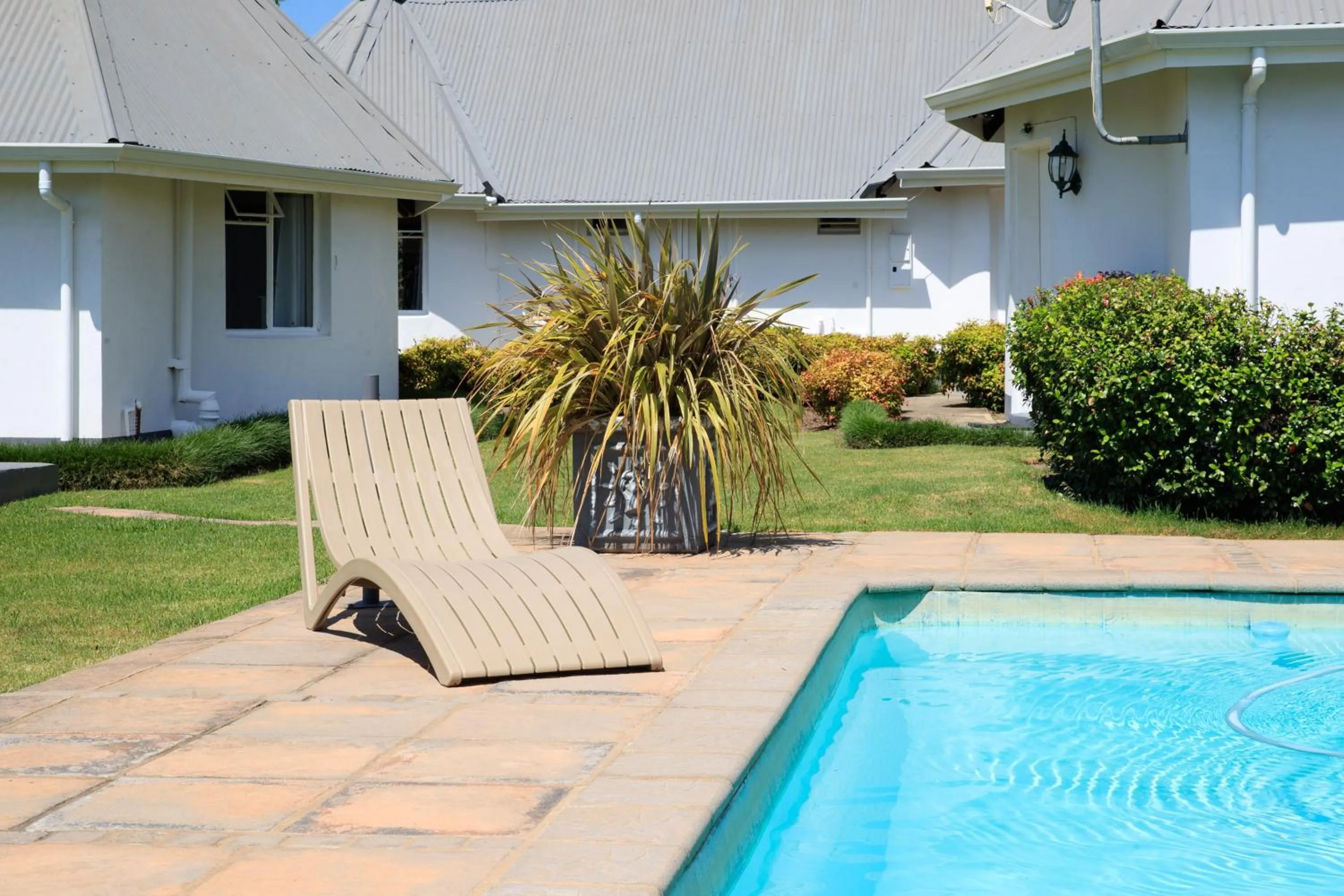 Swimming pool in Mount Currie Inn