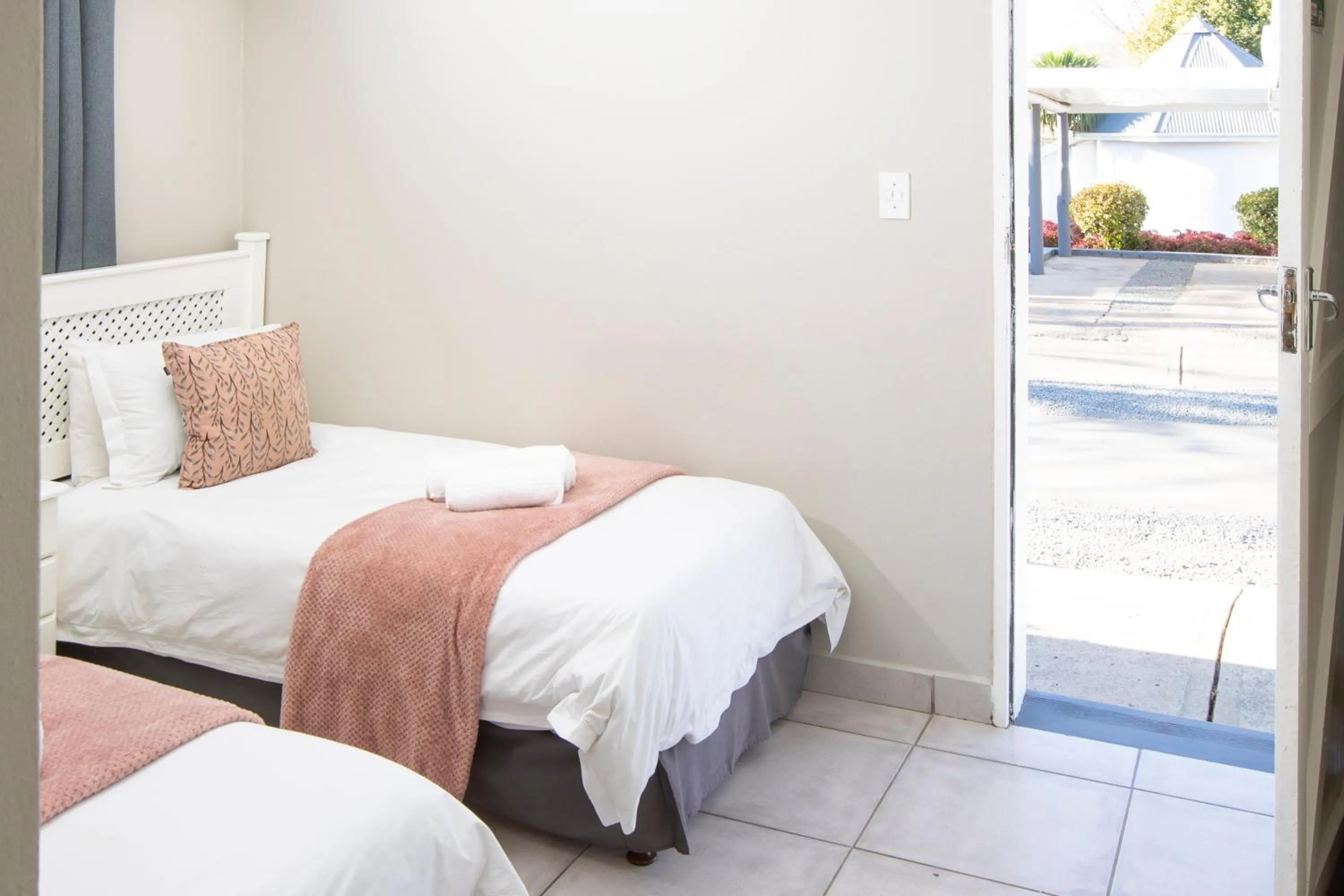 Bedroom, Bed in Mount Currie Inn