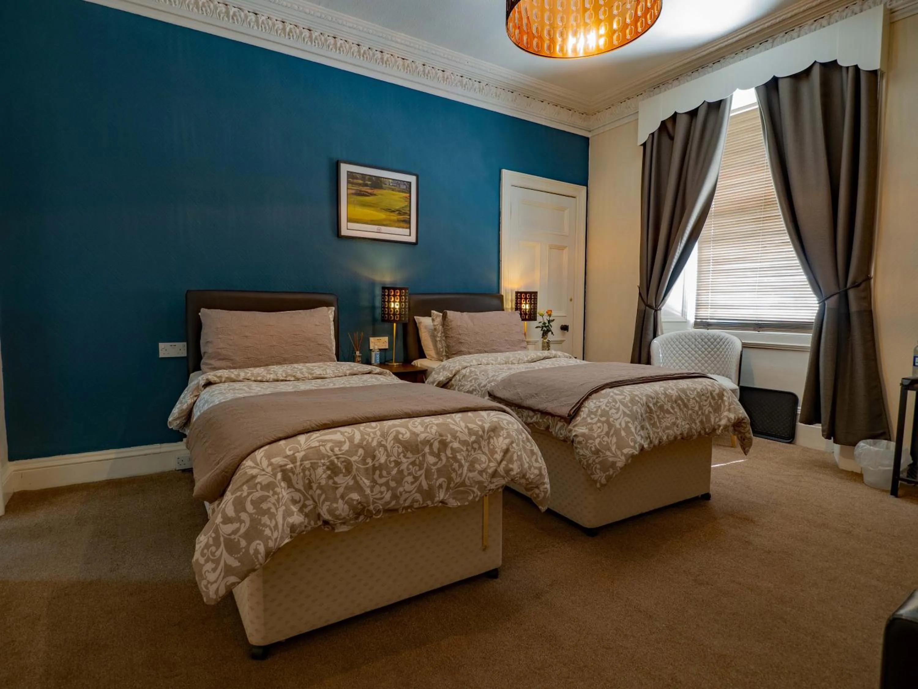 Bedroom in The Old Cross Inn