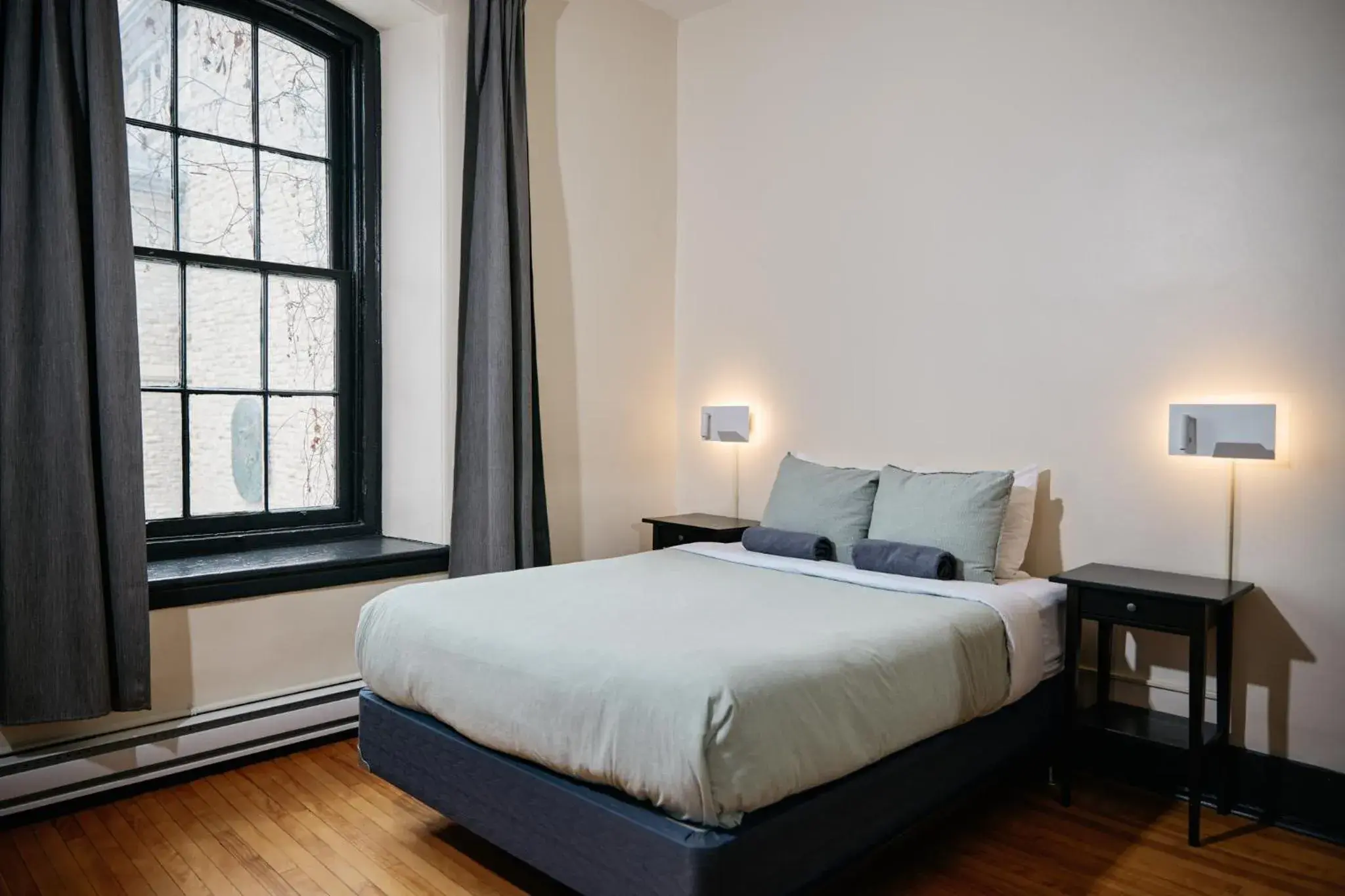 Double Room with Private Bathroom in Saintlo Ottawa Jail Hostel Double Room with Private Bathroom in Saintlo Ottawa Jail Hostel