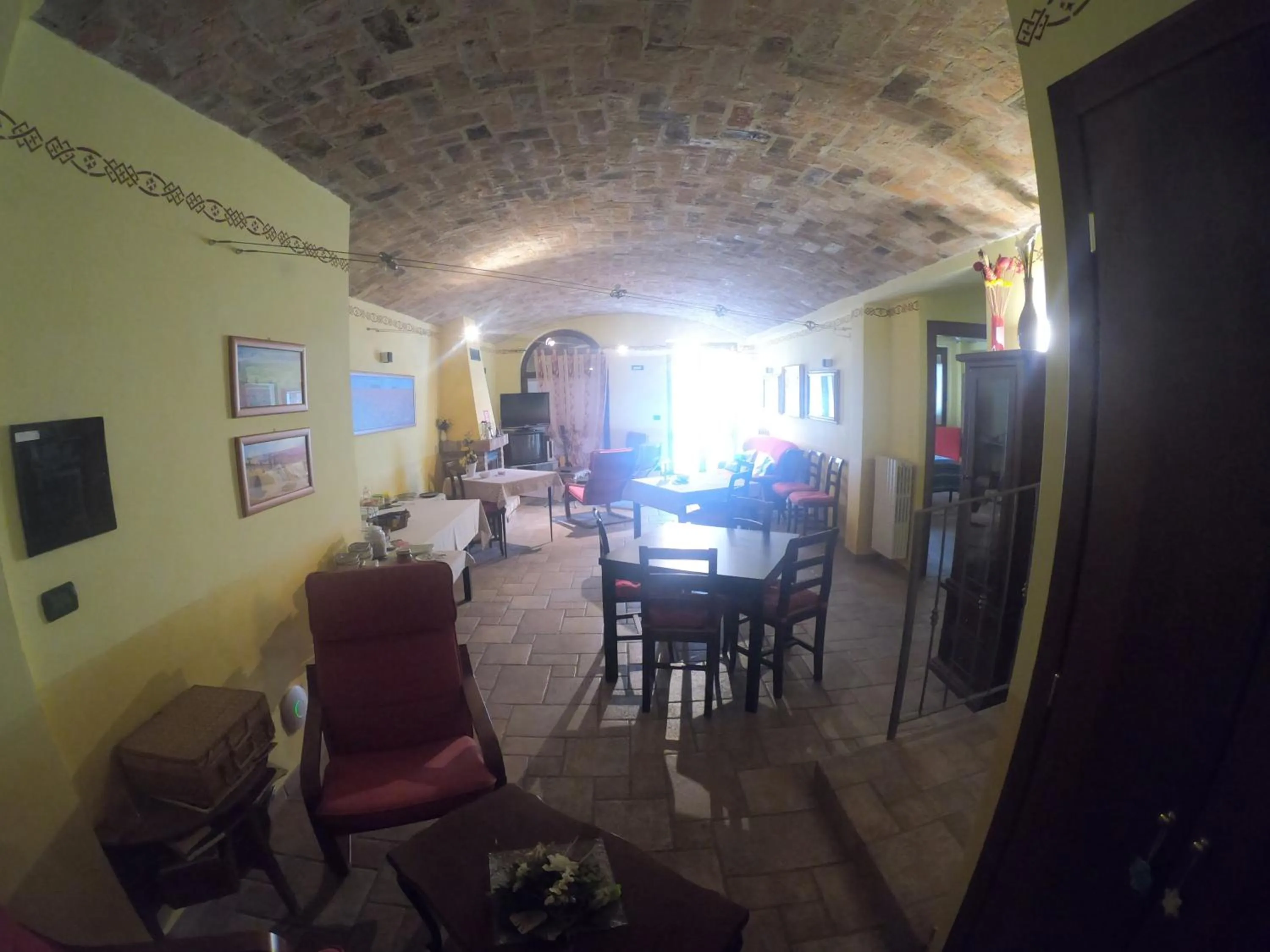 Tra... Monti E Vigne