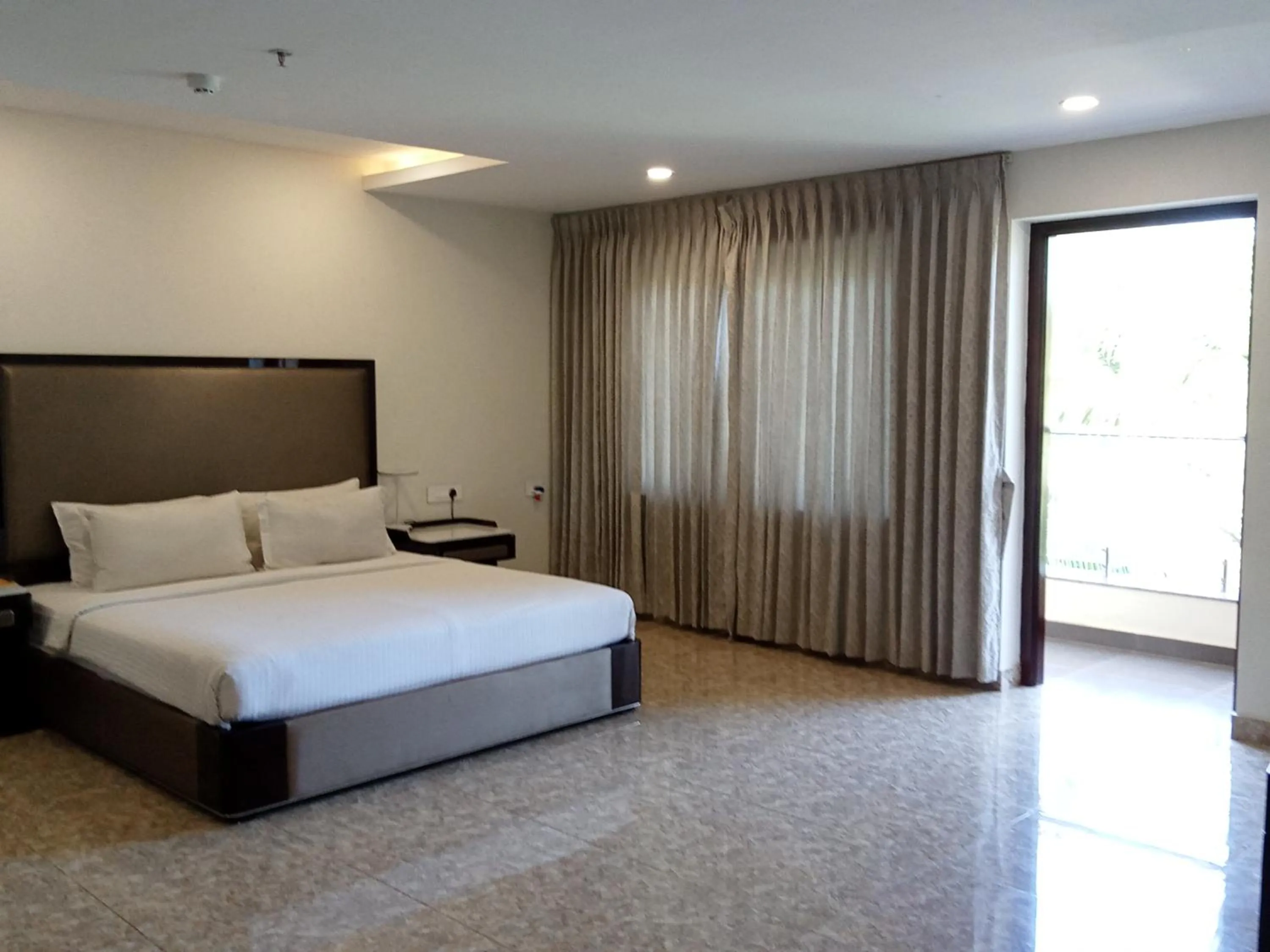 Bedroom, Bed in Hotel Lance International