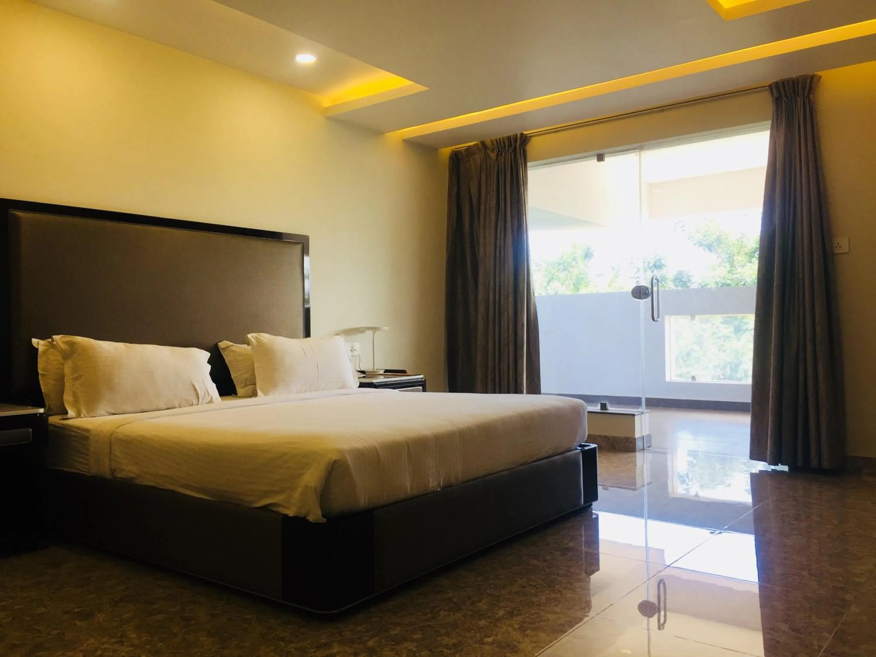 Bed in Hotel Lance International