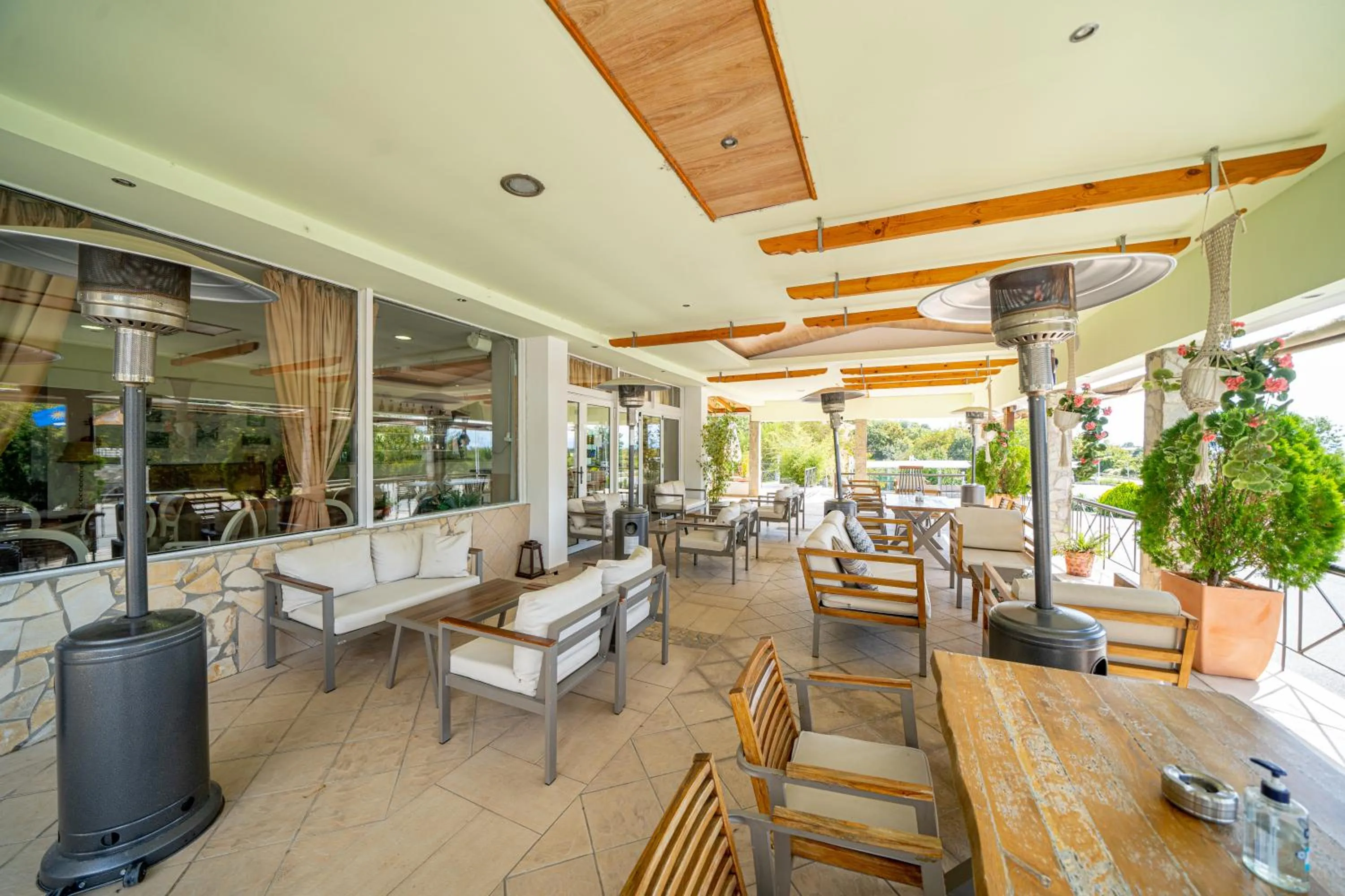 Patio in Tselikas Hotel