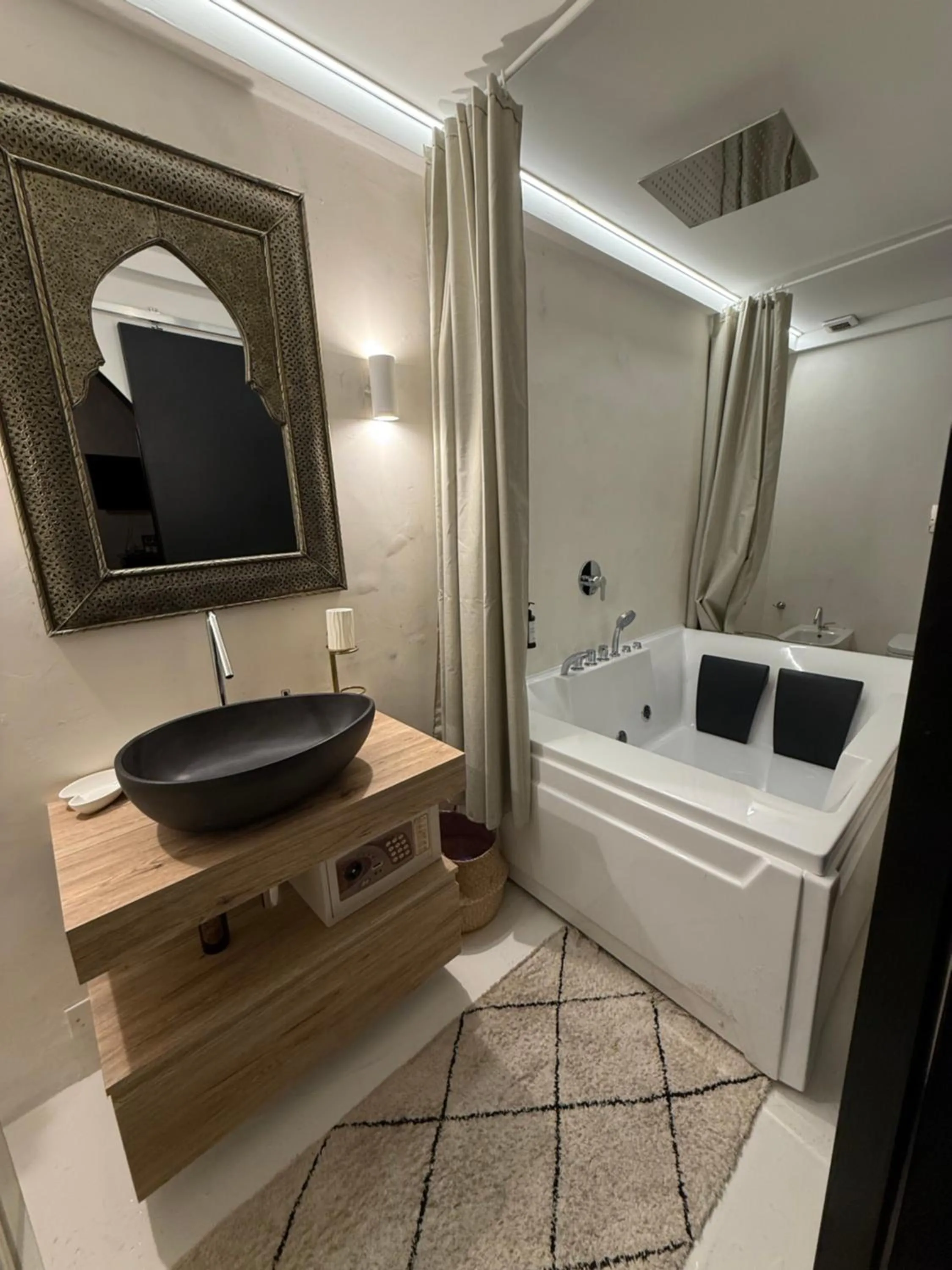 Bathroom in Les Chambres de Amelie B&B