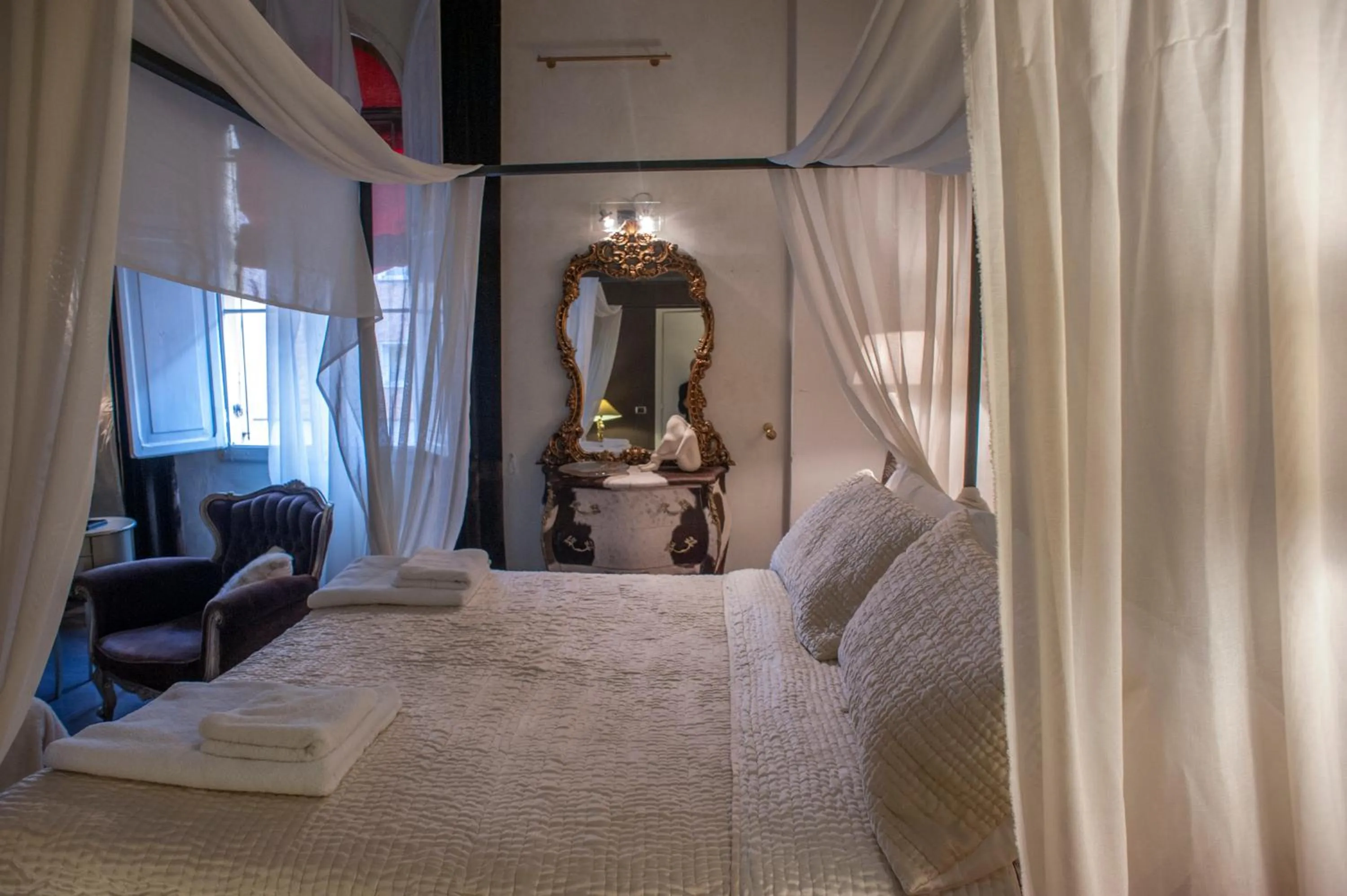 Photo of the whole room, Bed in Les Chambres de Amelie B&B