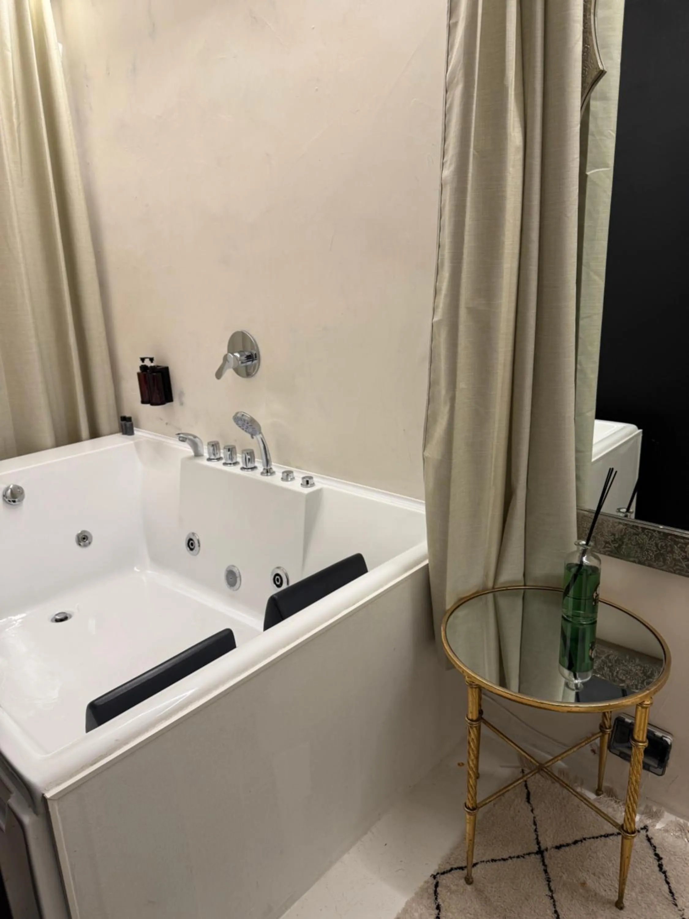 Bathroom in Les Chambres de Amelie B&B