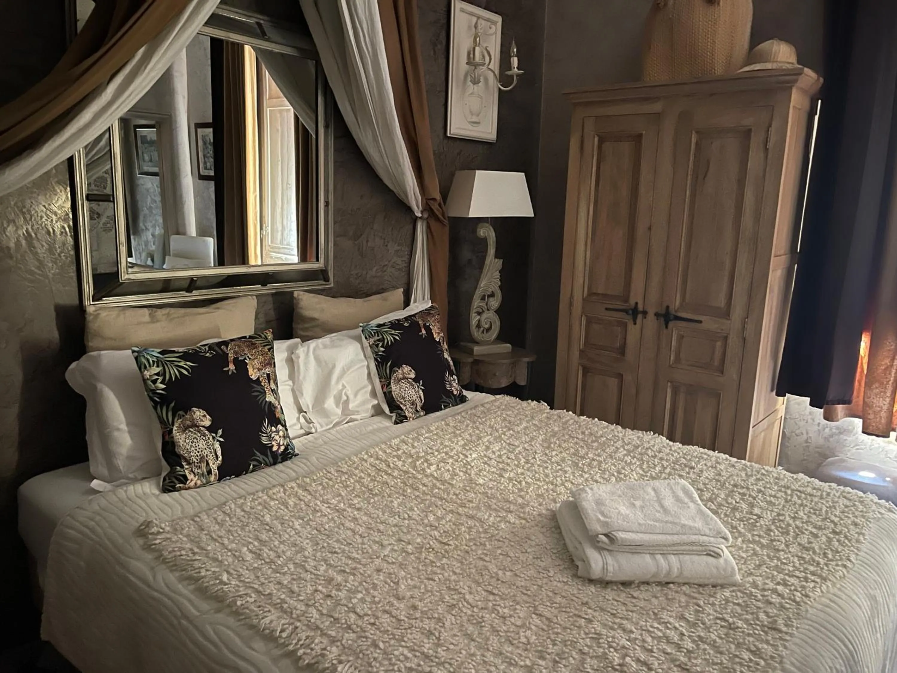Bedroom, Bed in Les Chambres de Amelie B&B