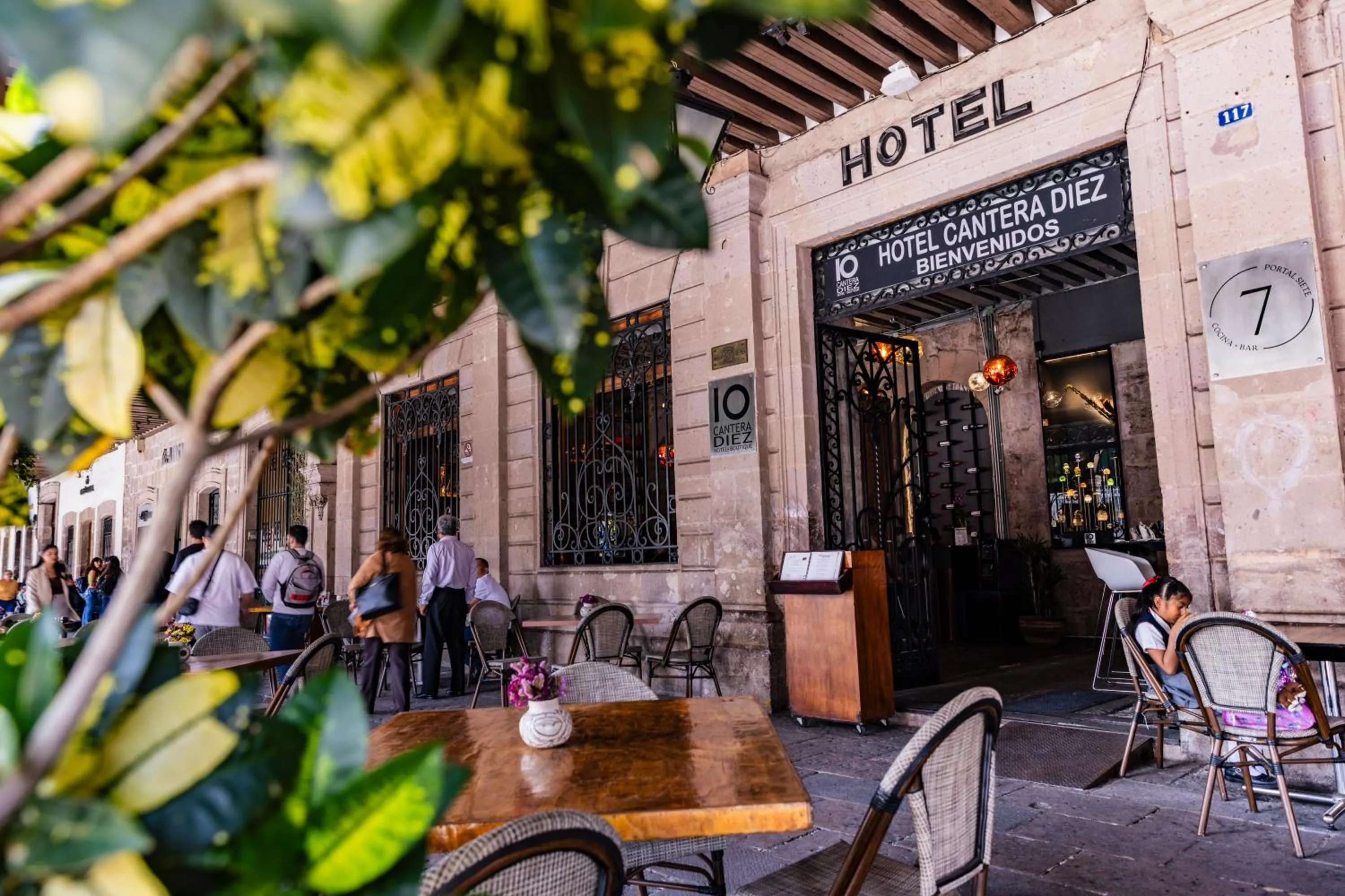 Restaurant/places to eat in Cantera 10 Hotel Boutique