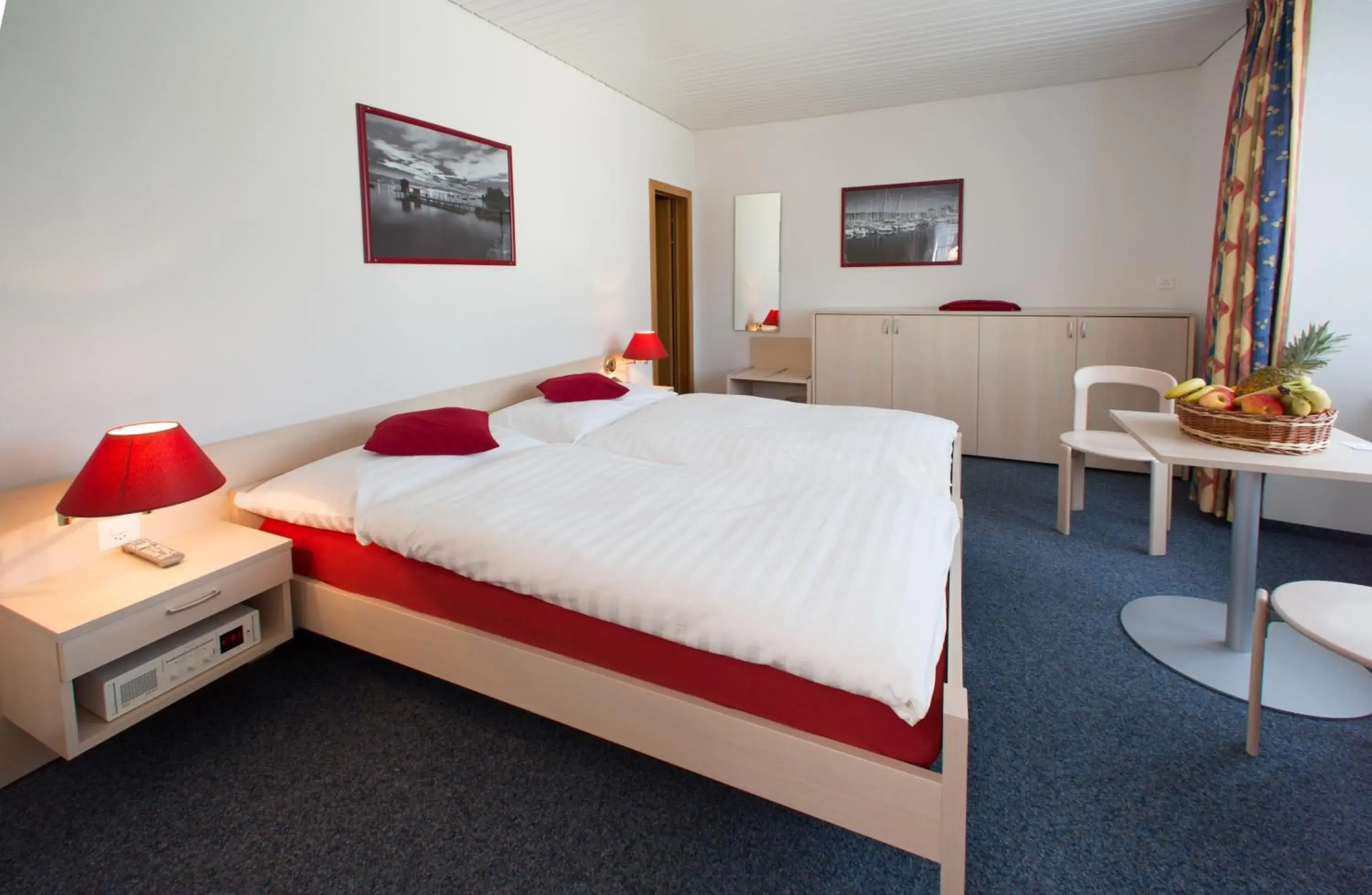 Triple Room in Hôtel du Port - Free Parking - Breakfast included Triple Room in Hôtel du Port - Free Parking - Breakfast included