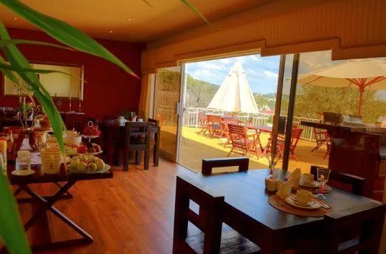 Restaurant/places to eat in Villa Moringa Guesthouse