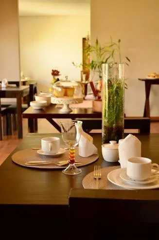 Restaurant/places to eat in Villa Moringa Guesthouse