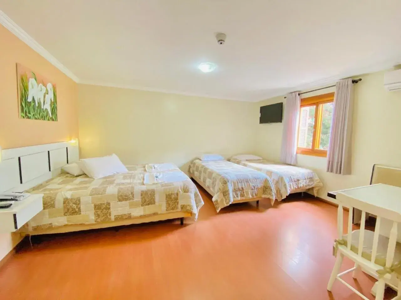 Deluxe Quadruple Room in Zermatt Hotel Deluxe Quadruple Room in Zermatt Hotel