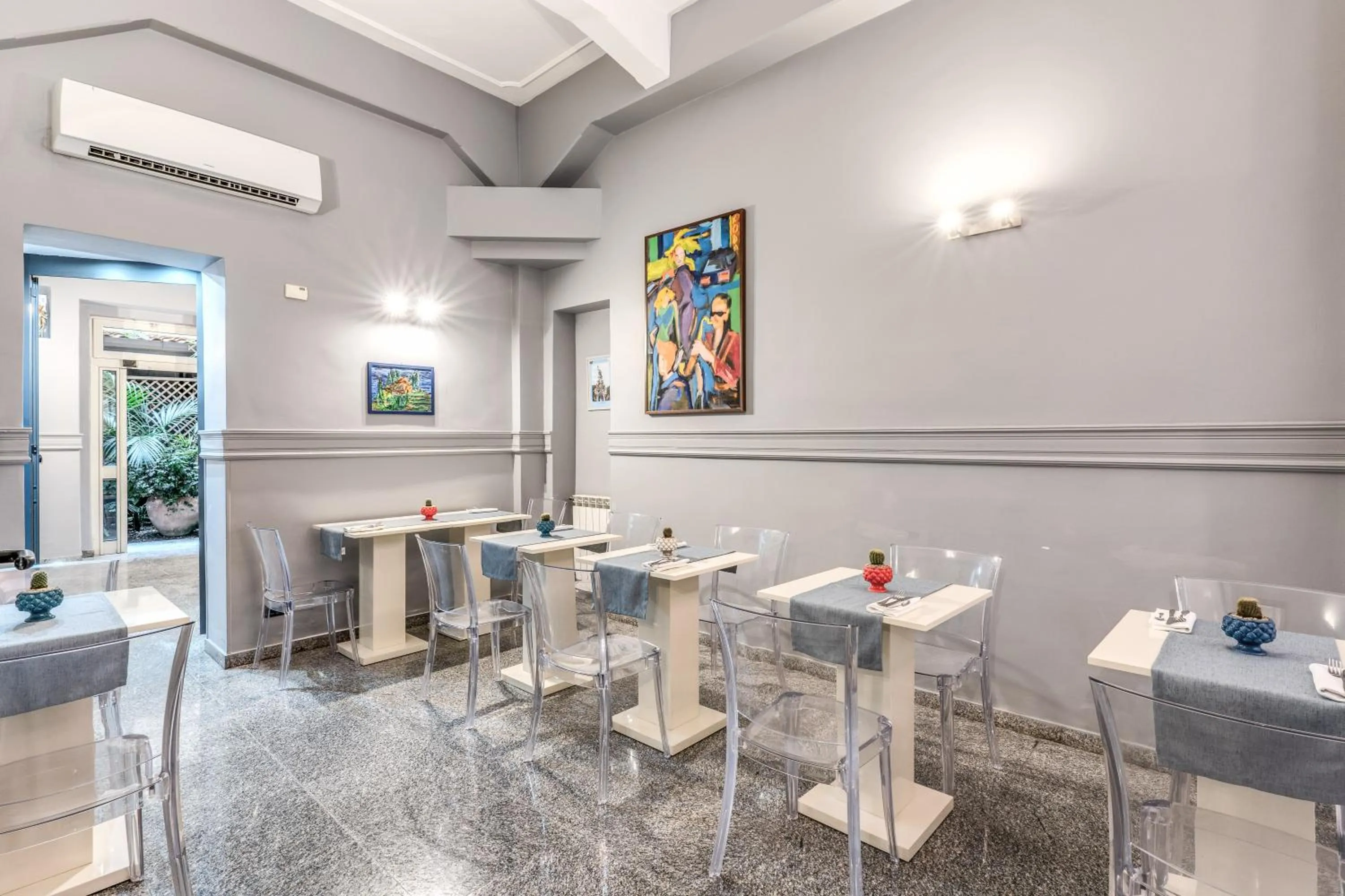 Restaurant/places to eat in Hotel La Residenza