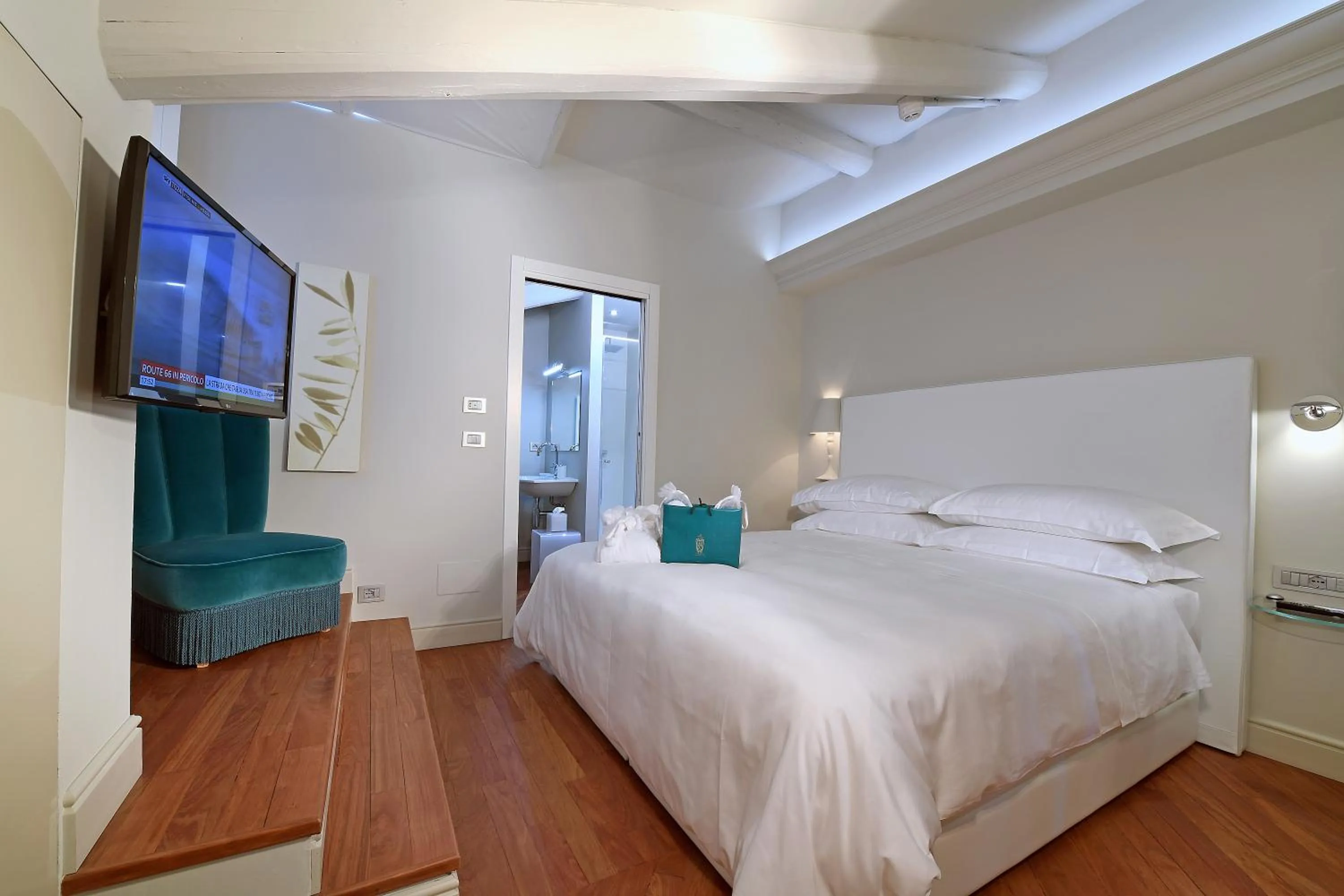 Bed in La Ribezza Boutique Hotel