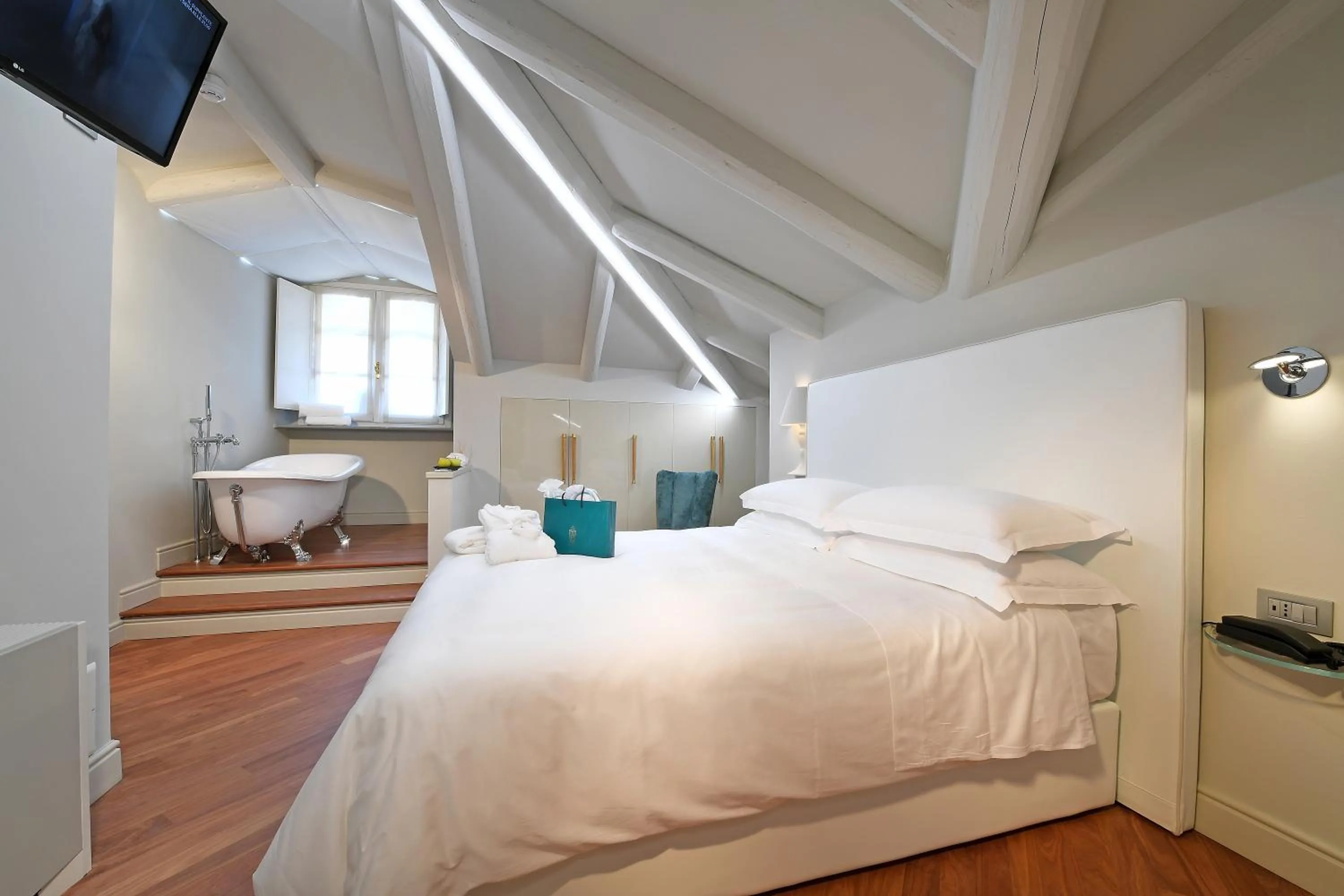 Photo of the whole room, Bed in La Ribezza Boutique Hotel