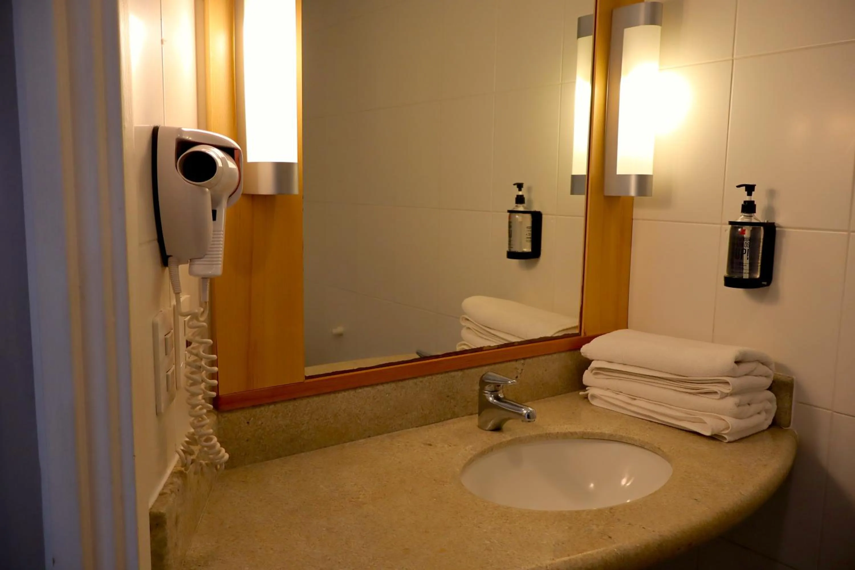 Bathroom in ibis Antofagasta