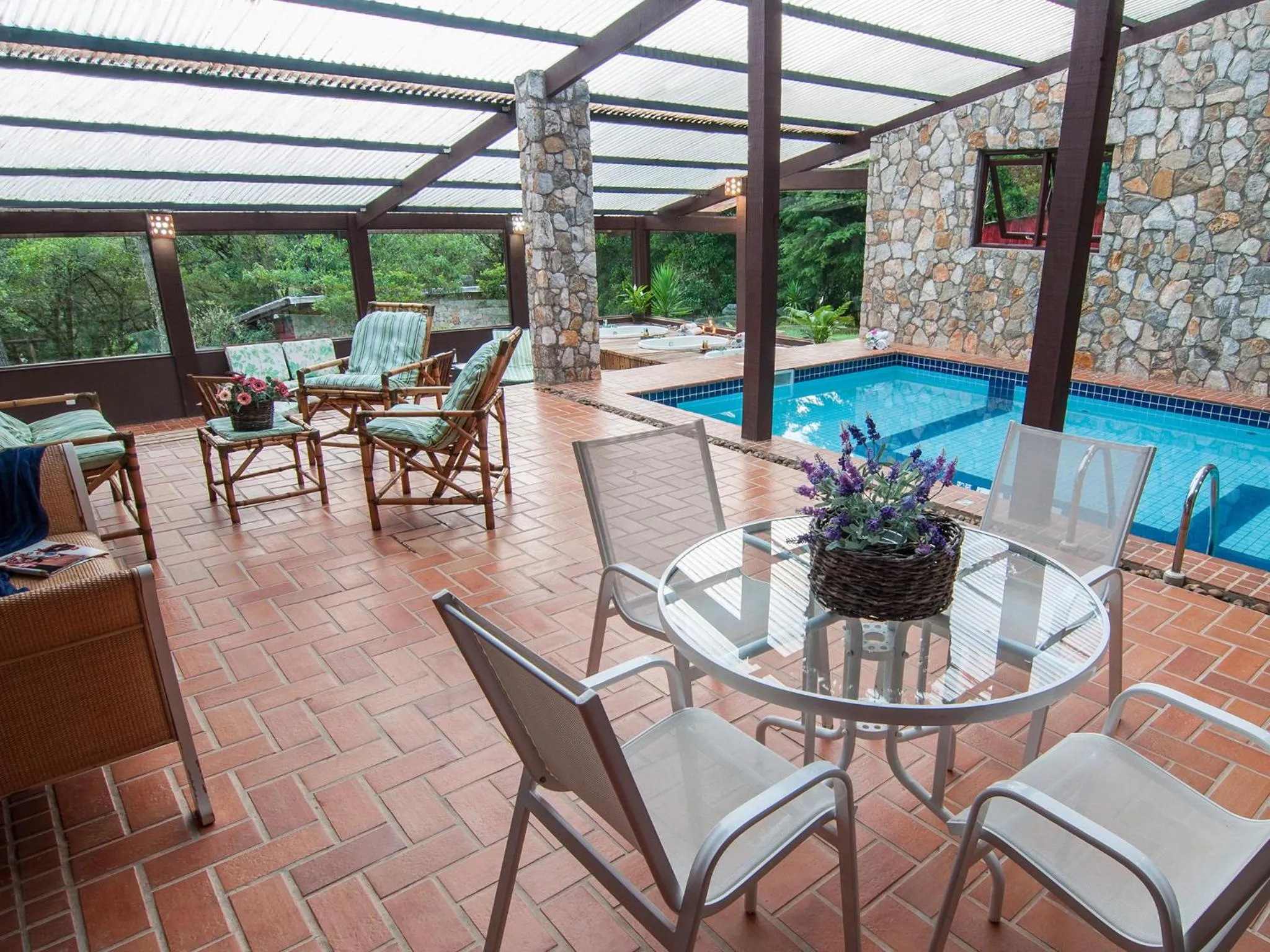 Swimming pool in Pousada Jardim das Montanhas