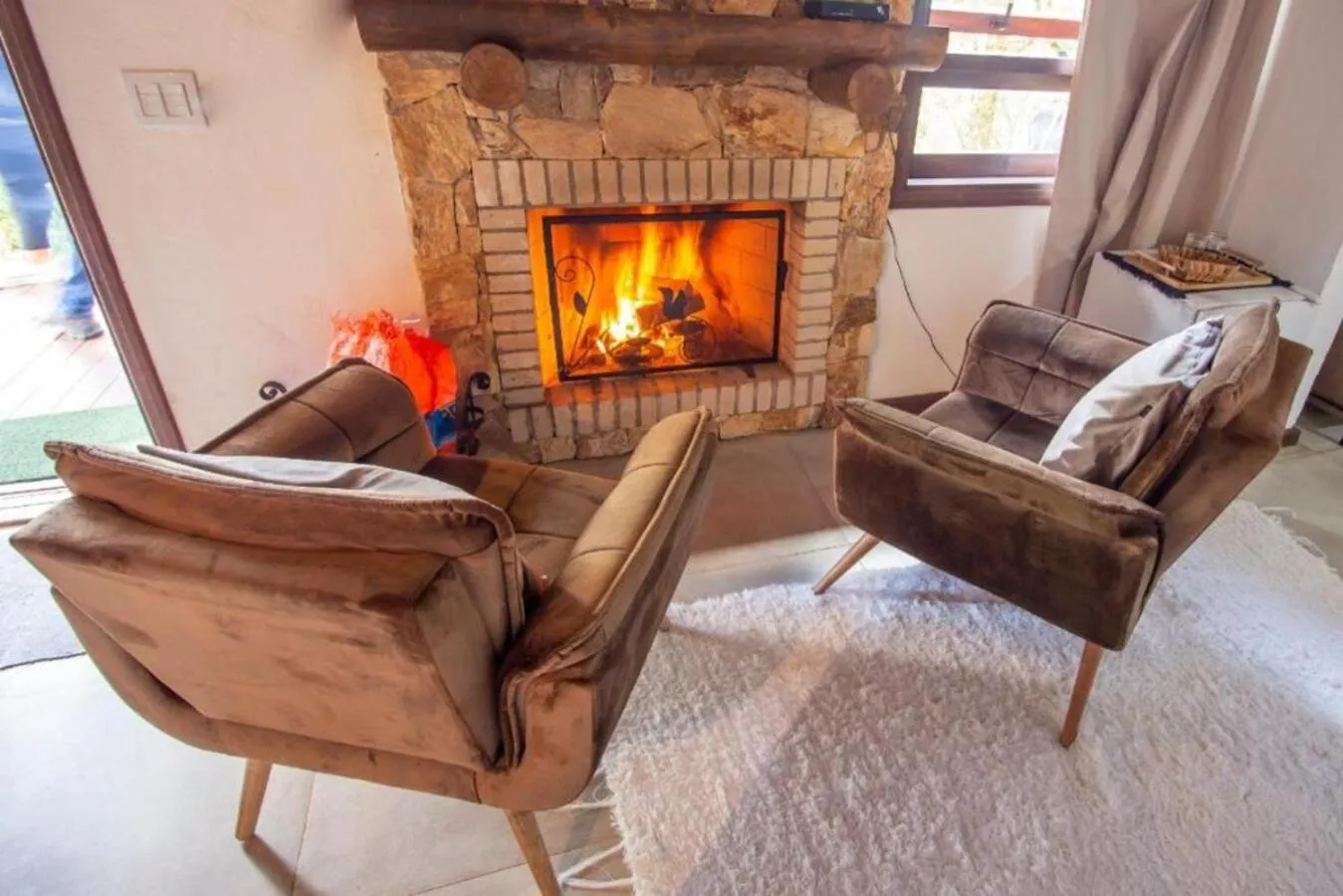 fireplace in Pousada Jardim das Montanhas