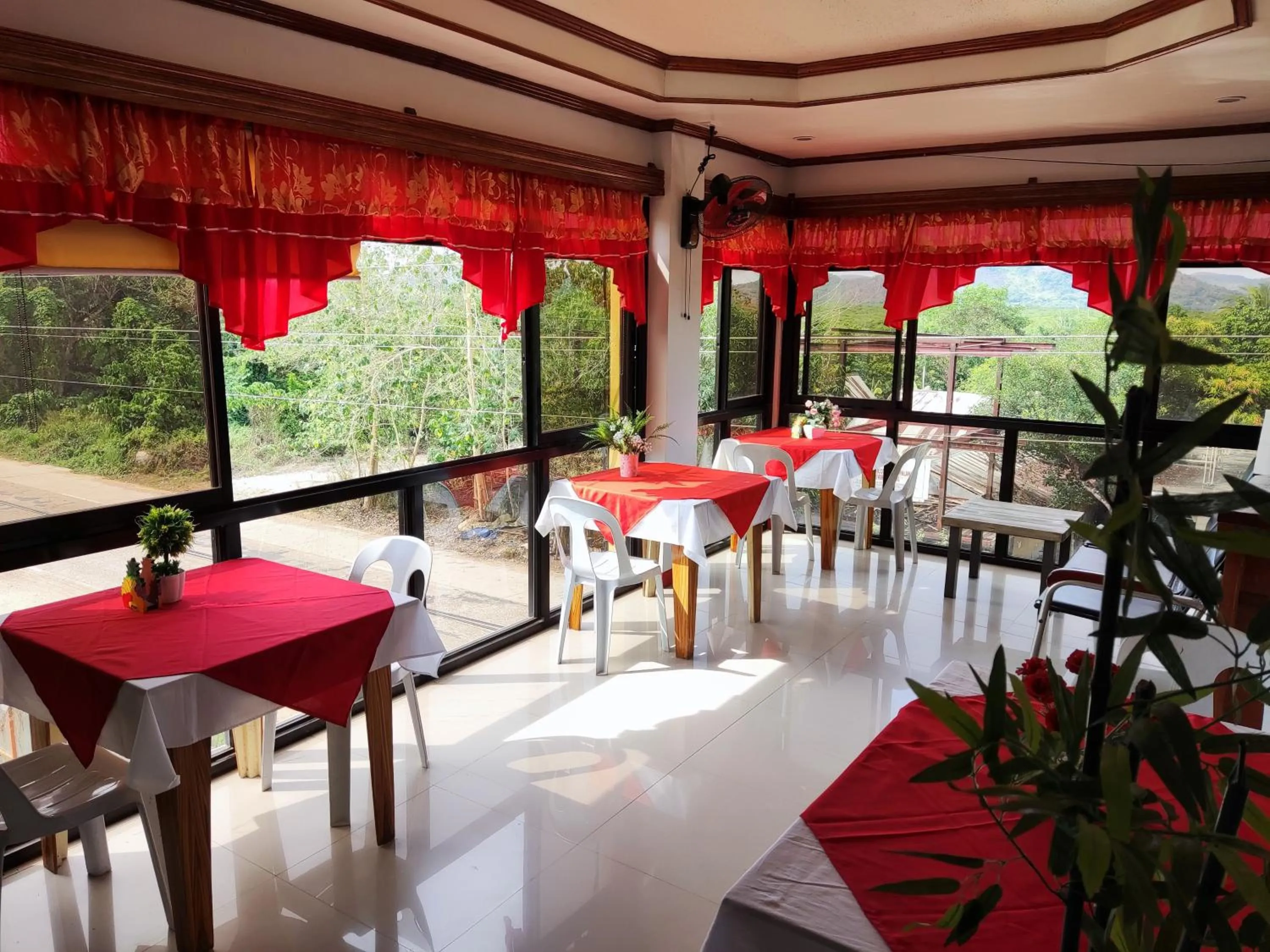 Dining area in La Casa Milagrosa