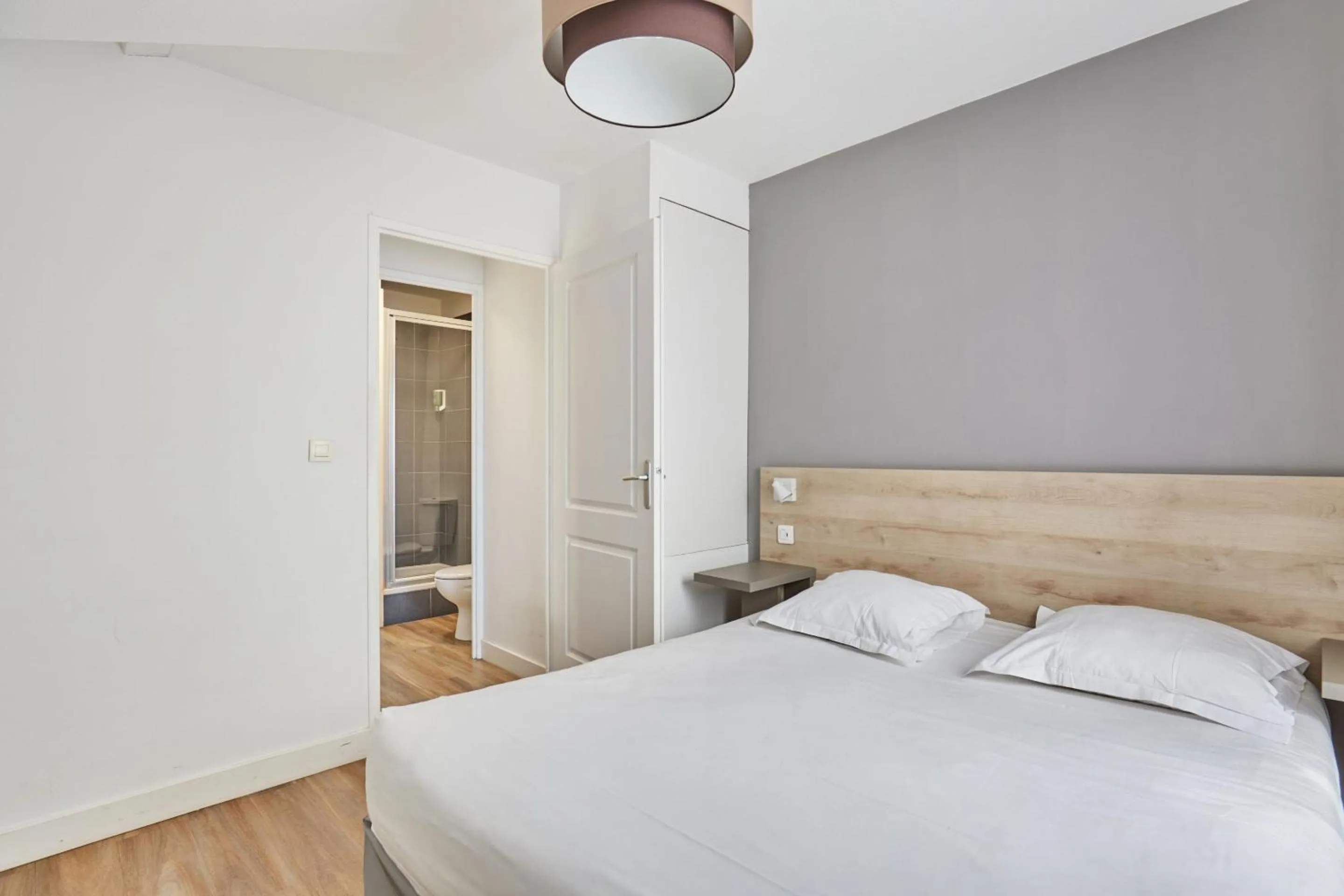 Bed in Appart Hotel Odalys City Aix en Provence Le Clos de la Chartreuse