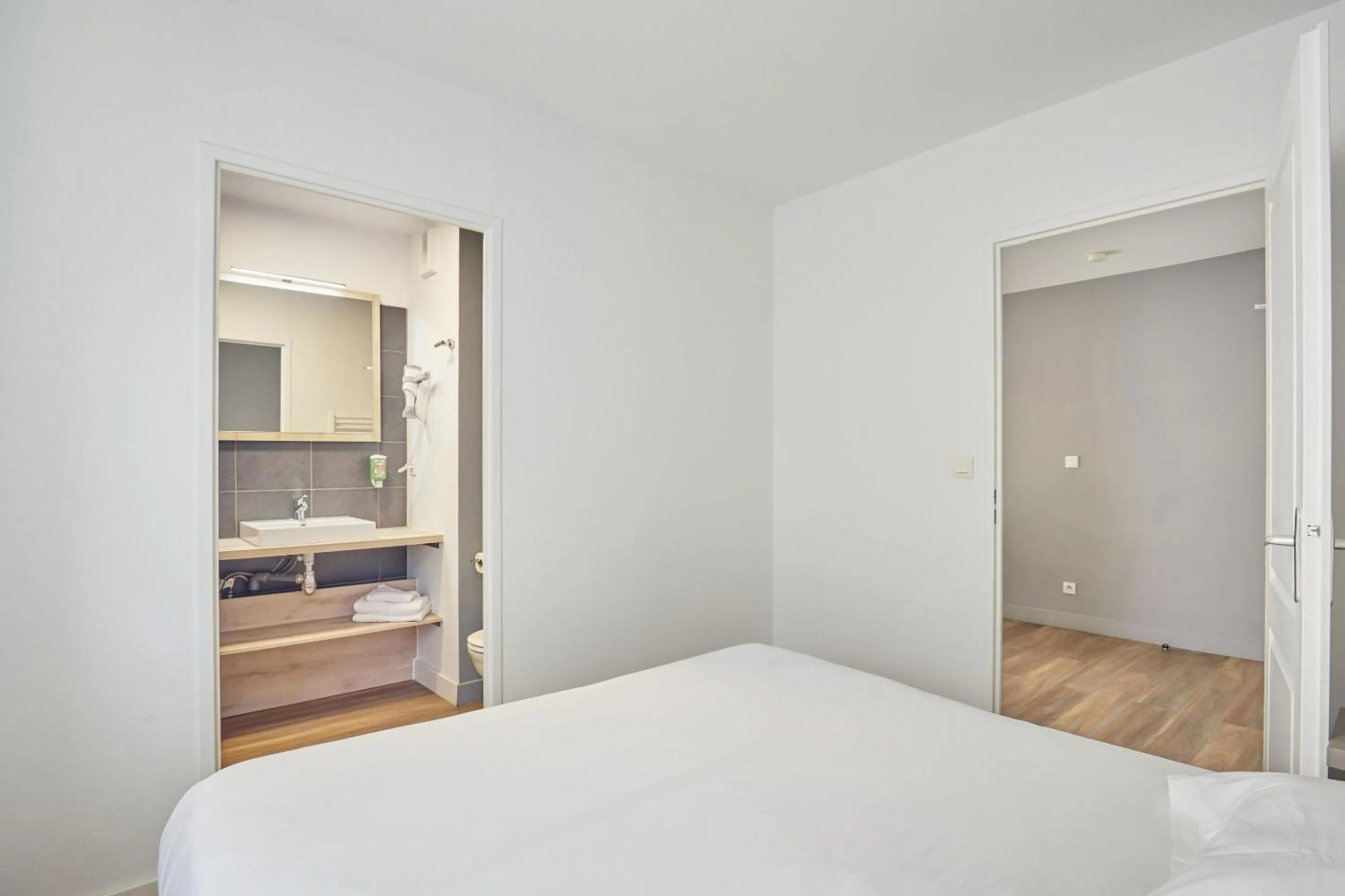 Bed in Appart Hotel Odalys City Aix en Provence Le Clos de la Chartreuse