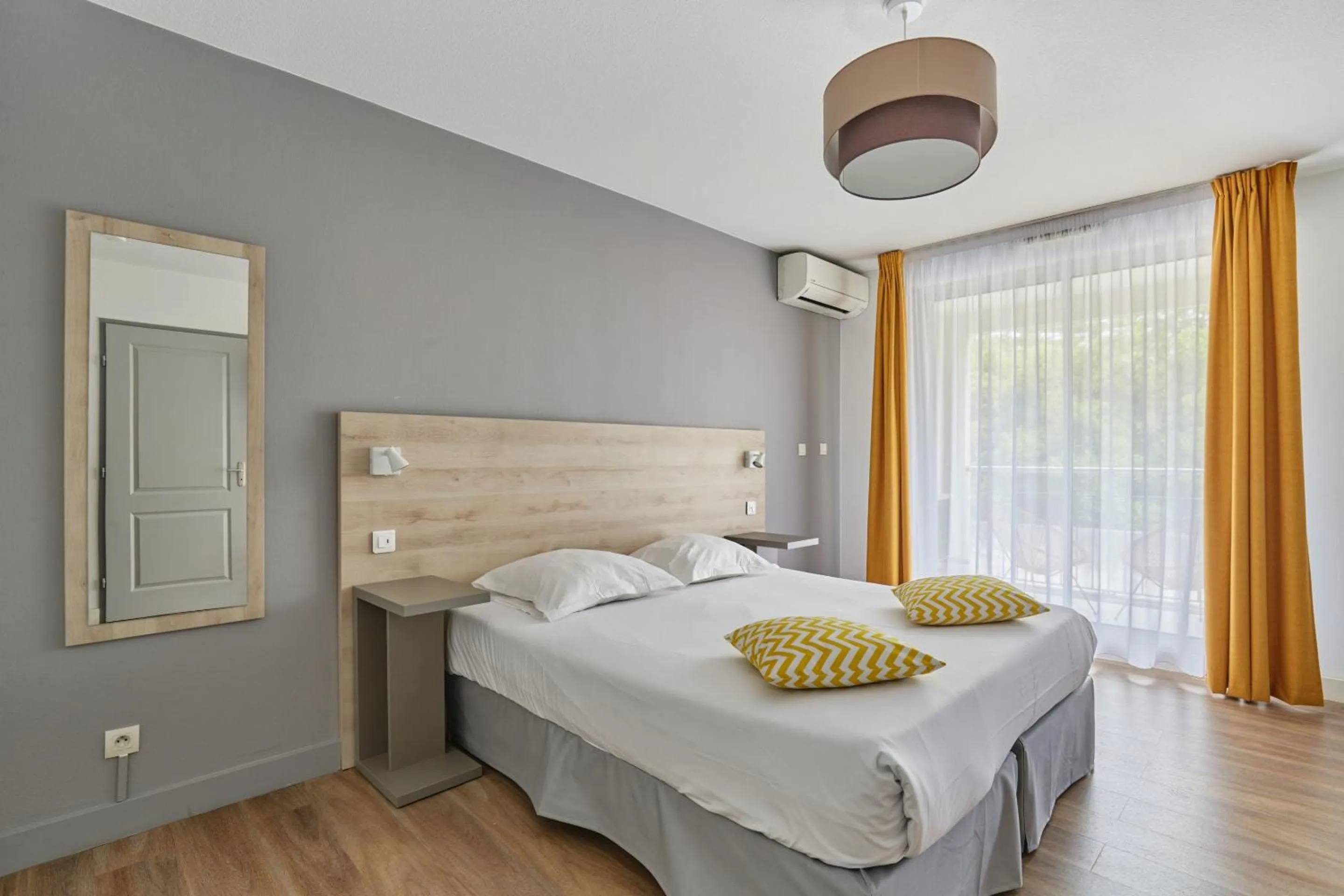 Bed in Appart Hotel Odalys City Aix en Provence Le Clos de la Chartreuse