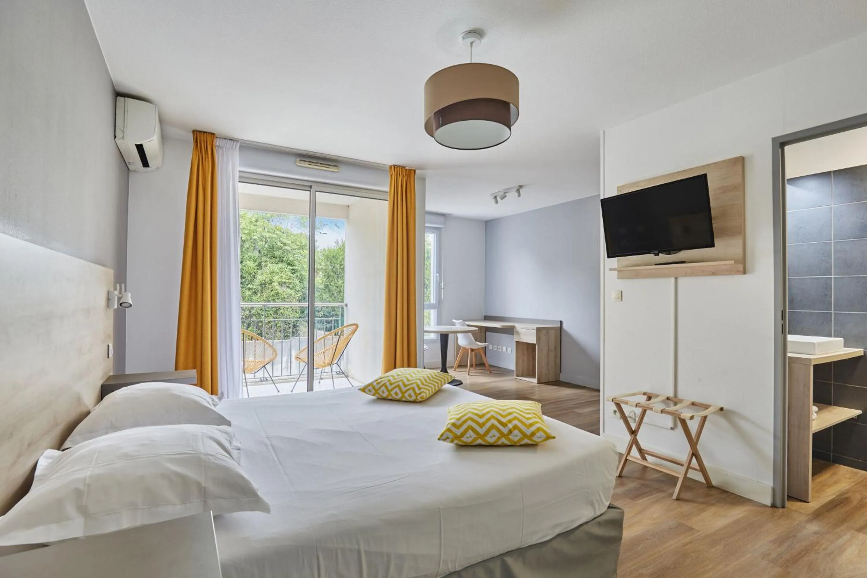 Bed in Appart Hotel Odalys City Aix en Provence Le Clos de la Chartreuse